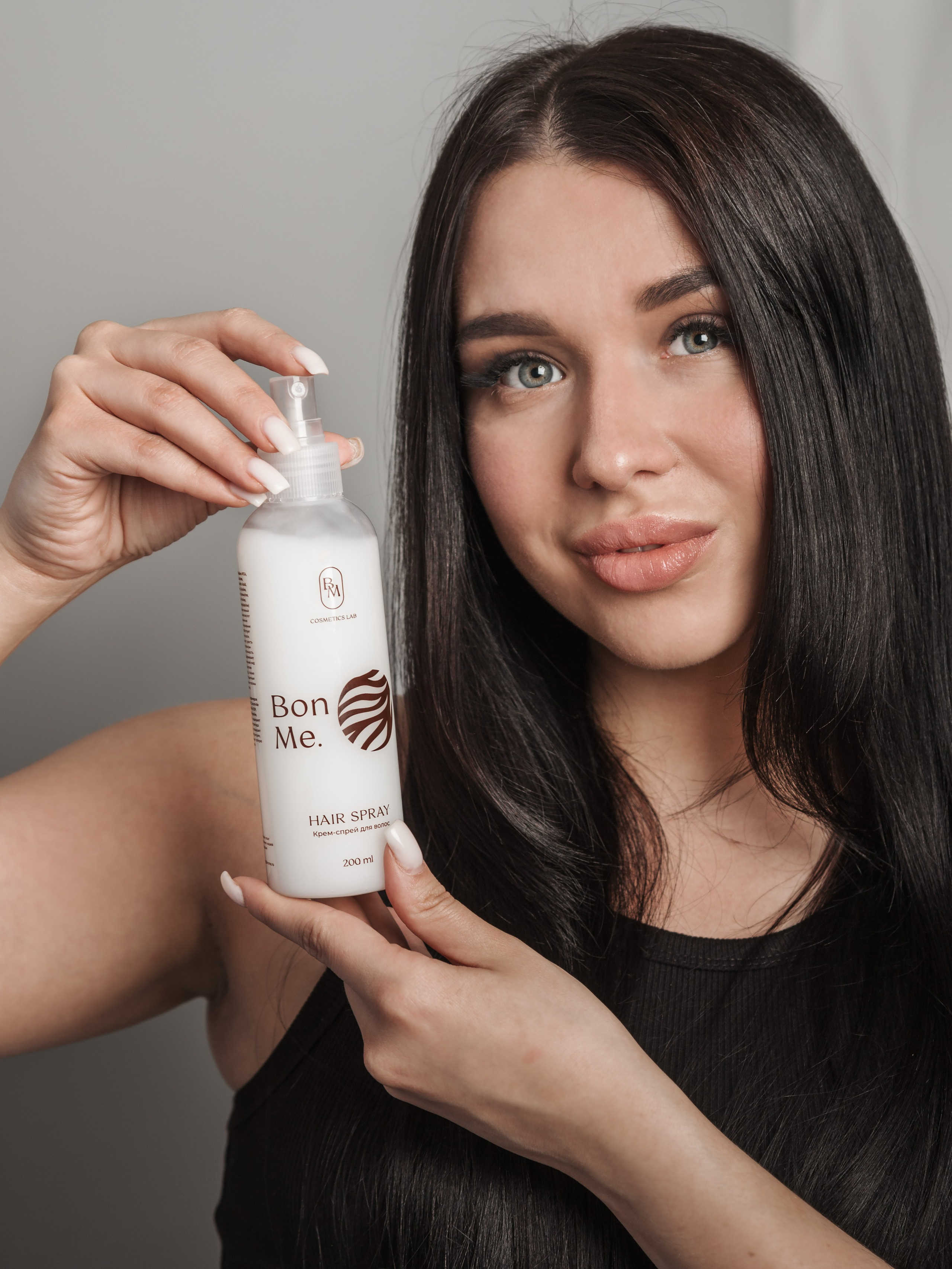 Съемка спрея для волос с моделями для WB