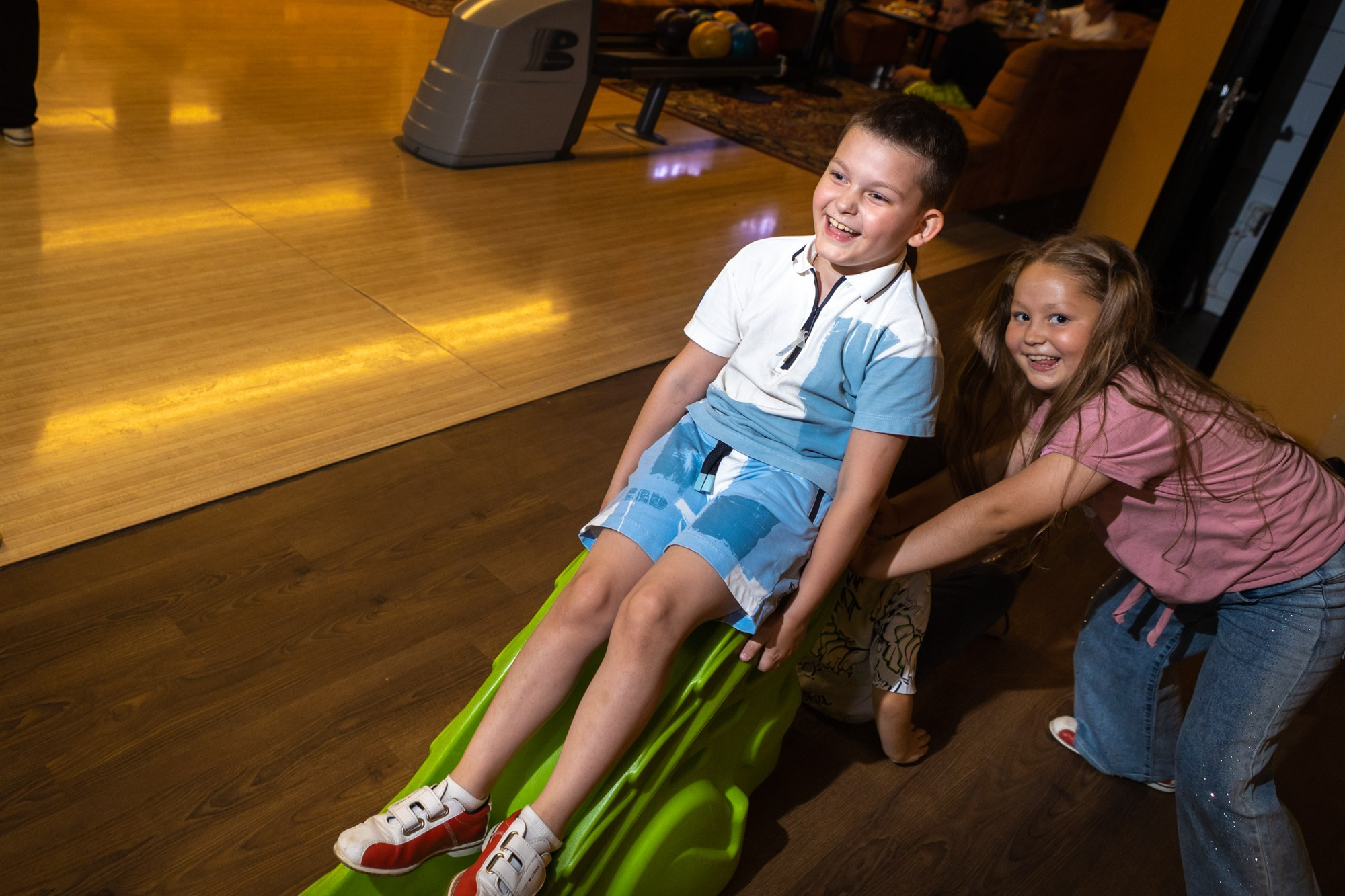 День рождения в боулинг-центре. Фотограф в Оренбурге. Профессиональный фотограф