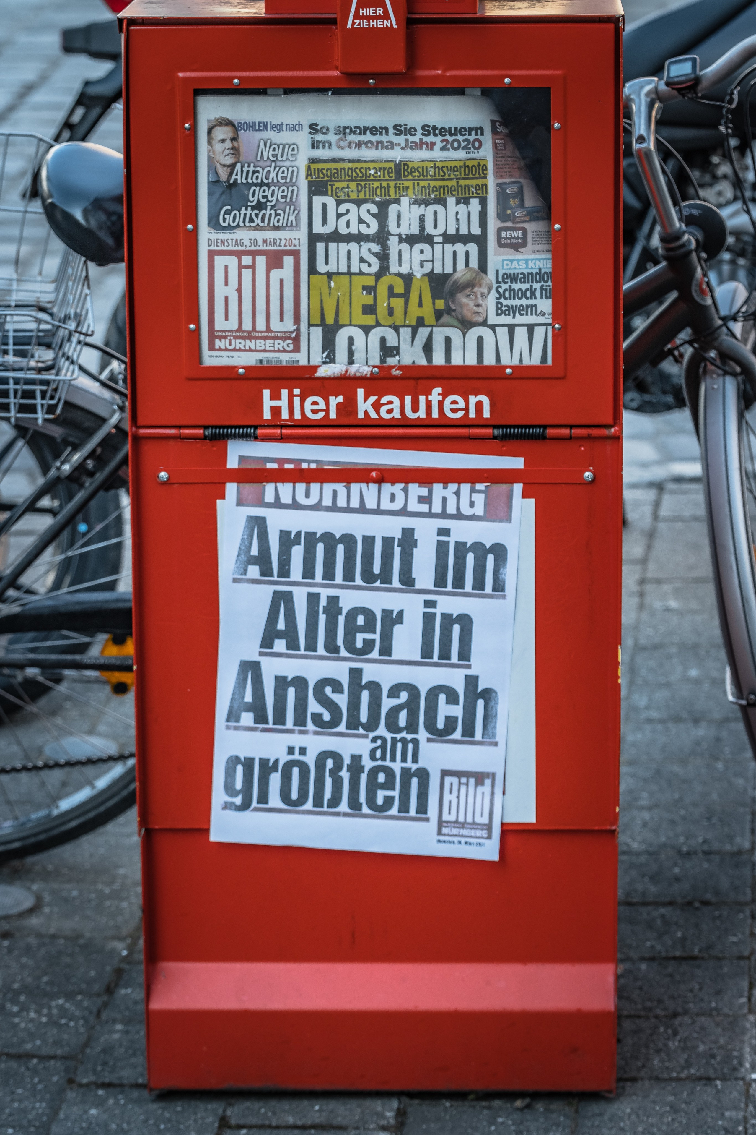 STREET. NE Cinema — backstage and reportage photography in cinema, music, Automotive and sport