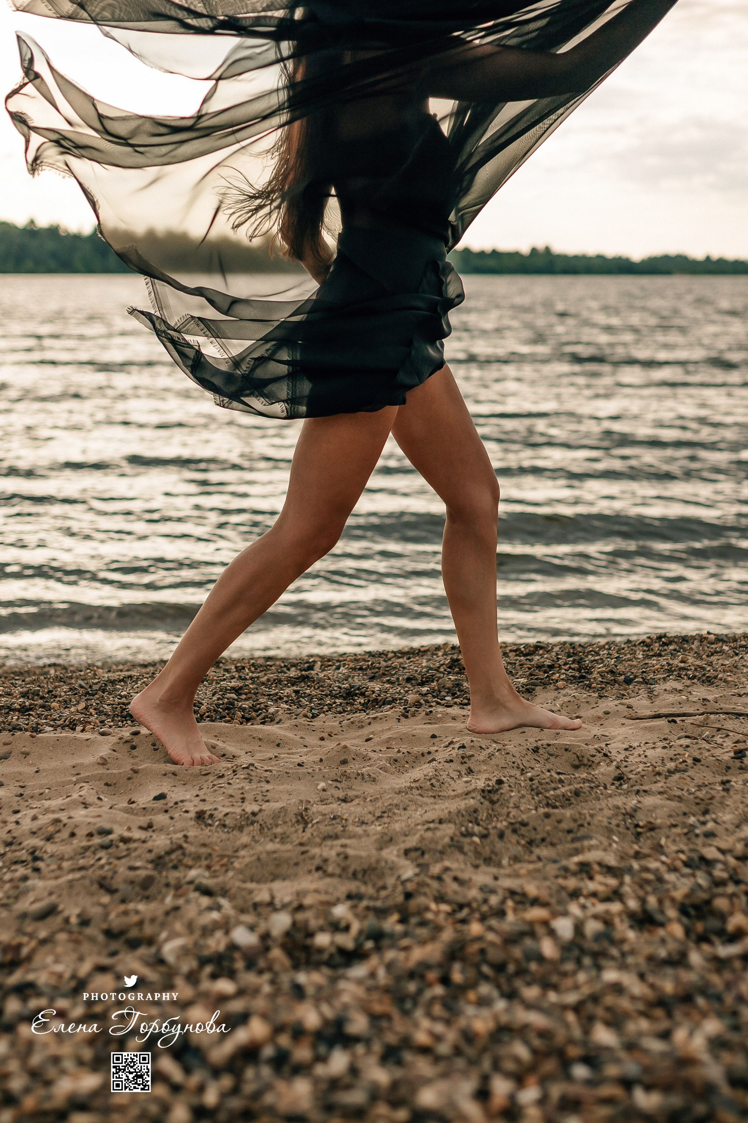 Черная серия с тканью. Набережная. Александра и Таисия. Июль 2025 г. Фотограф Пермь. Свадьбы. Семья и дети, школа, д. сад. Фотокниги