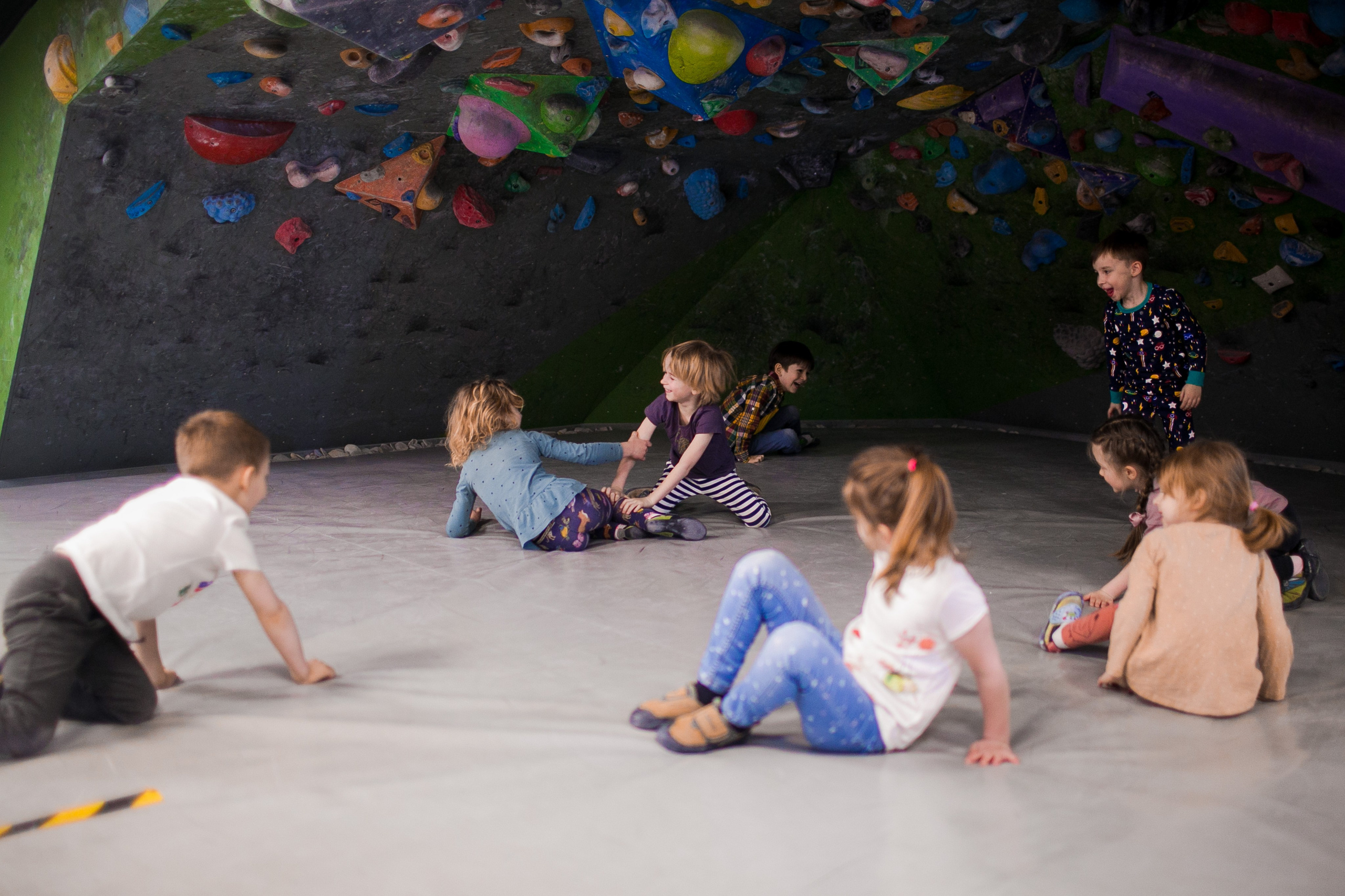 Фотосъемка детского Дня рождения на скалодроме. Репортажный фотограф Борис Геер