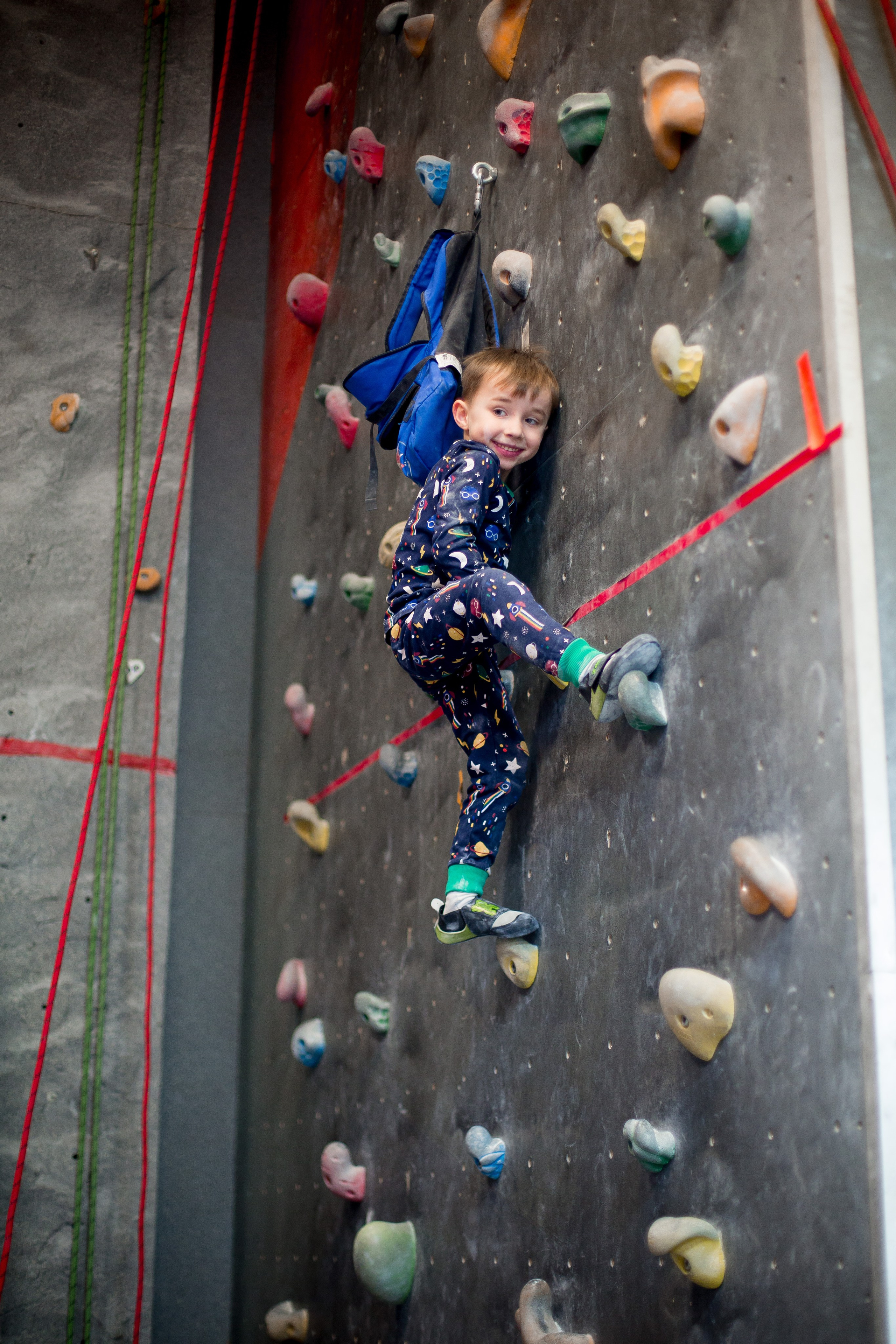 Фотосъемка детского Дня рождения на скалодроме. Репортажный фотограф Борис Геер