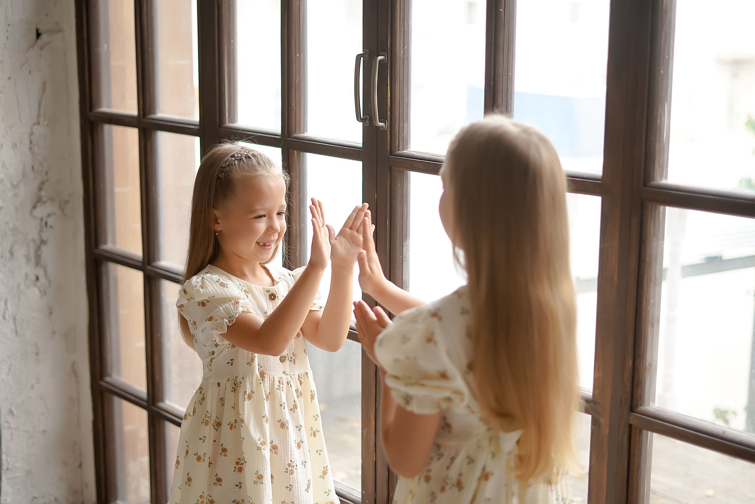 Девочки и ёжик. Фотограф Татьяна Митрофанова