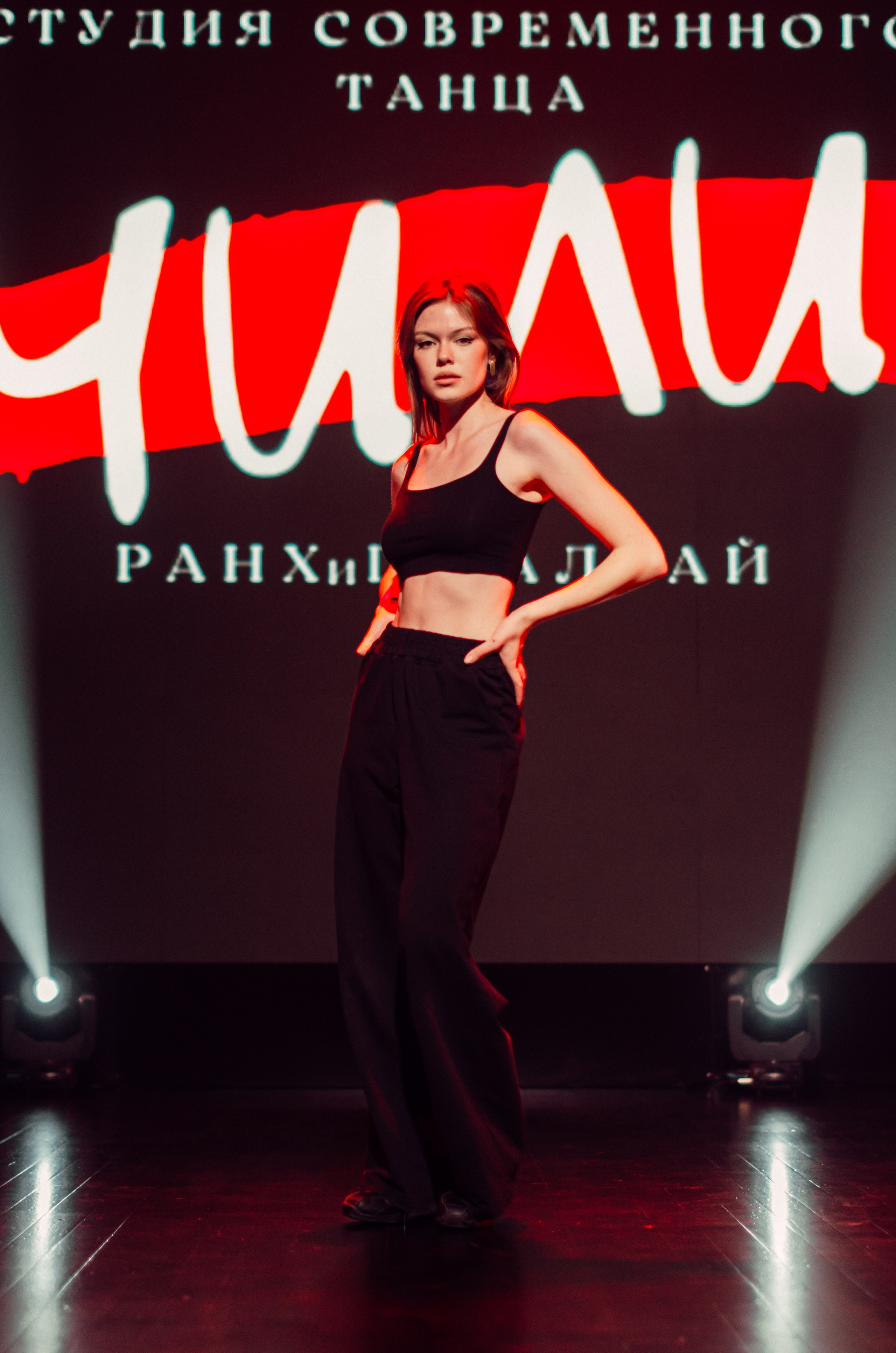 Групповая фотосъемка танцевального коллектива. Денисова Аля — фотограф для парных съемок и индивидуальных историй в Барнауле