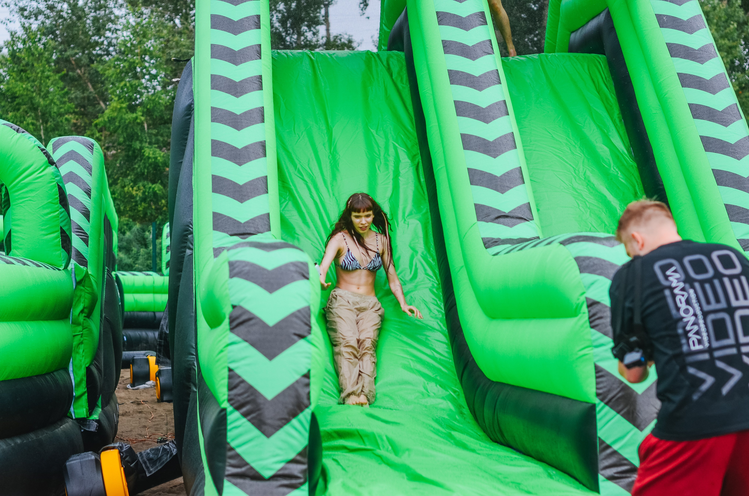 Фестиваль «Грань» 2025. Спортивная площадка. Денисова Аля — фотограф для парных съемок и индивидуальных историй в Барнауле