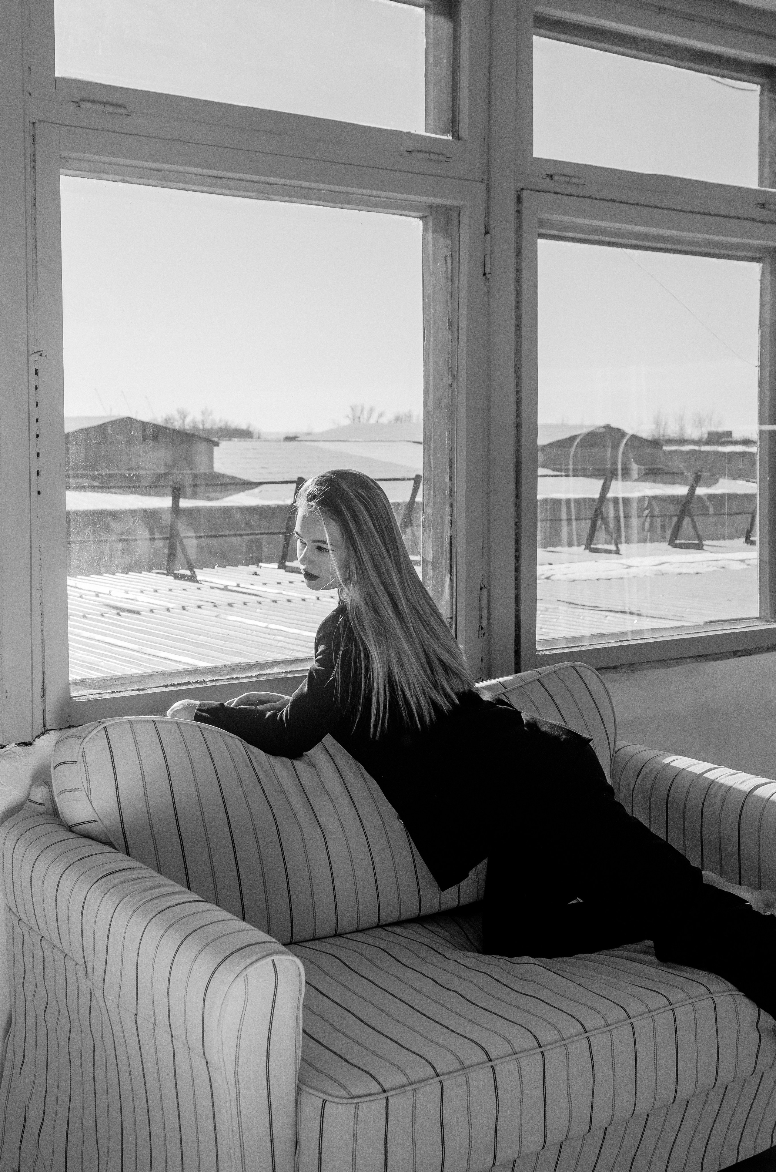 Женская фотосессия в стиле минимализм. Денисова Аля — фотограф для парных съемок и индивидуальных историй в Барнауле