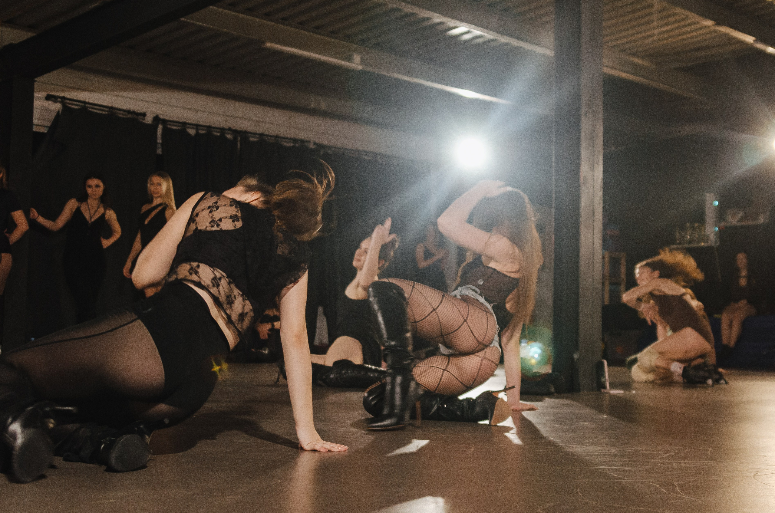 Мастер-классы по High Heels/Girly hip-hop от Оксаны ATTA. Денисова Аля — фотограф для парных съемок и индивидуальных историй в Барнауле