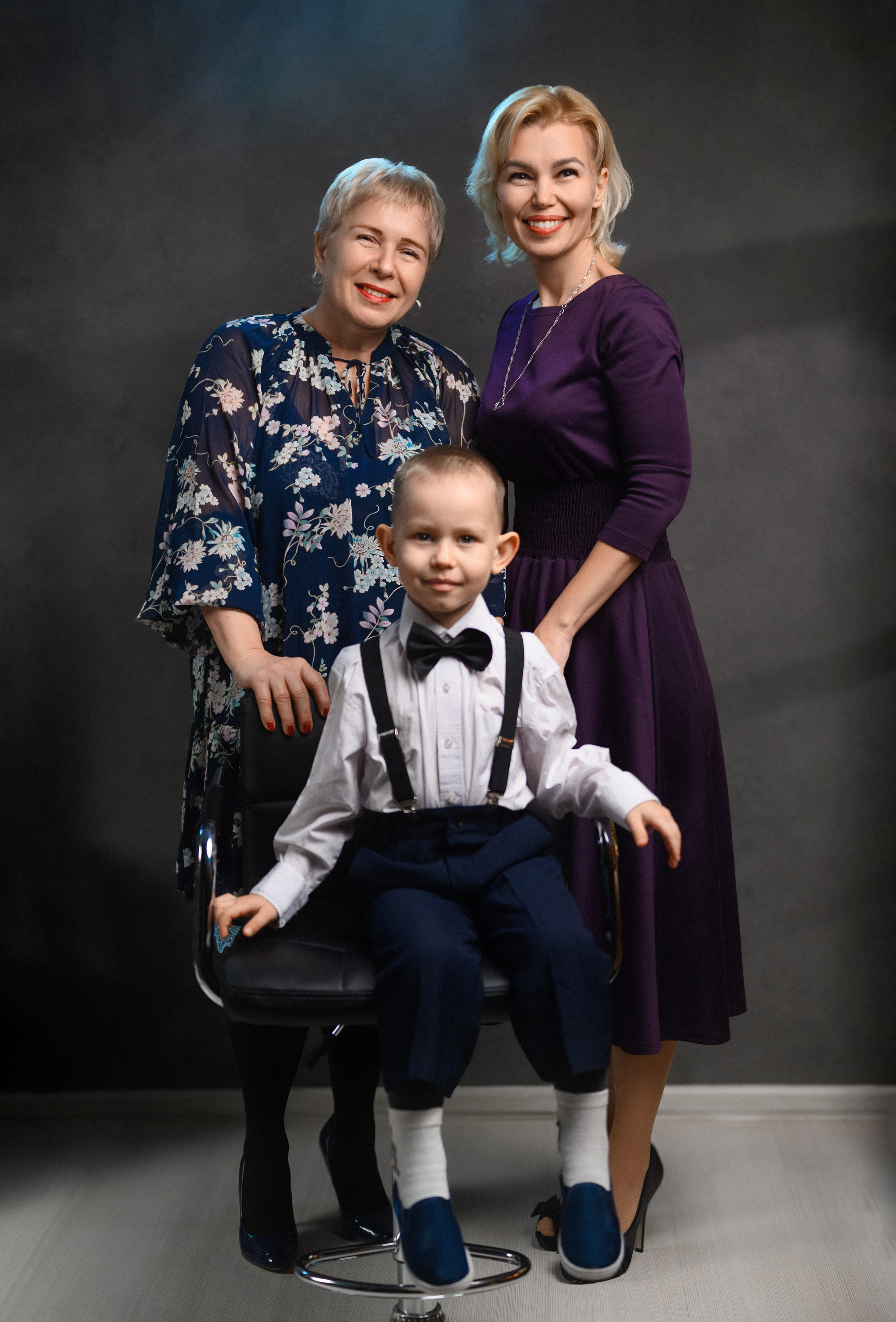 Мирон с мамой и бабушкой. Школьный и свадебный фотограф в Сыктывкаре Никита Козлов