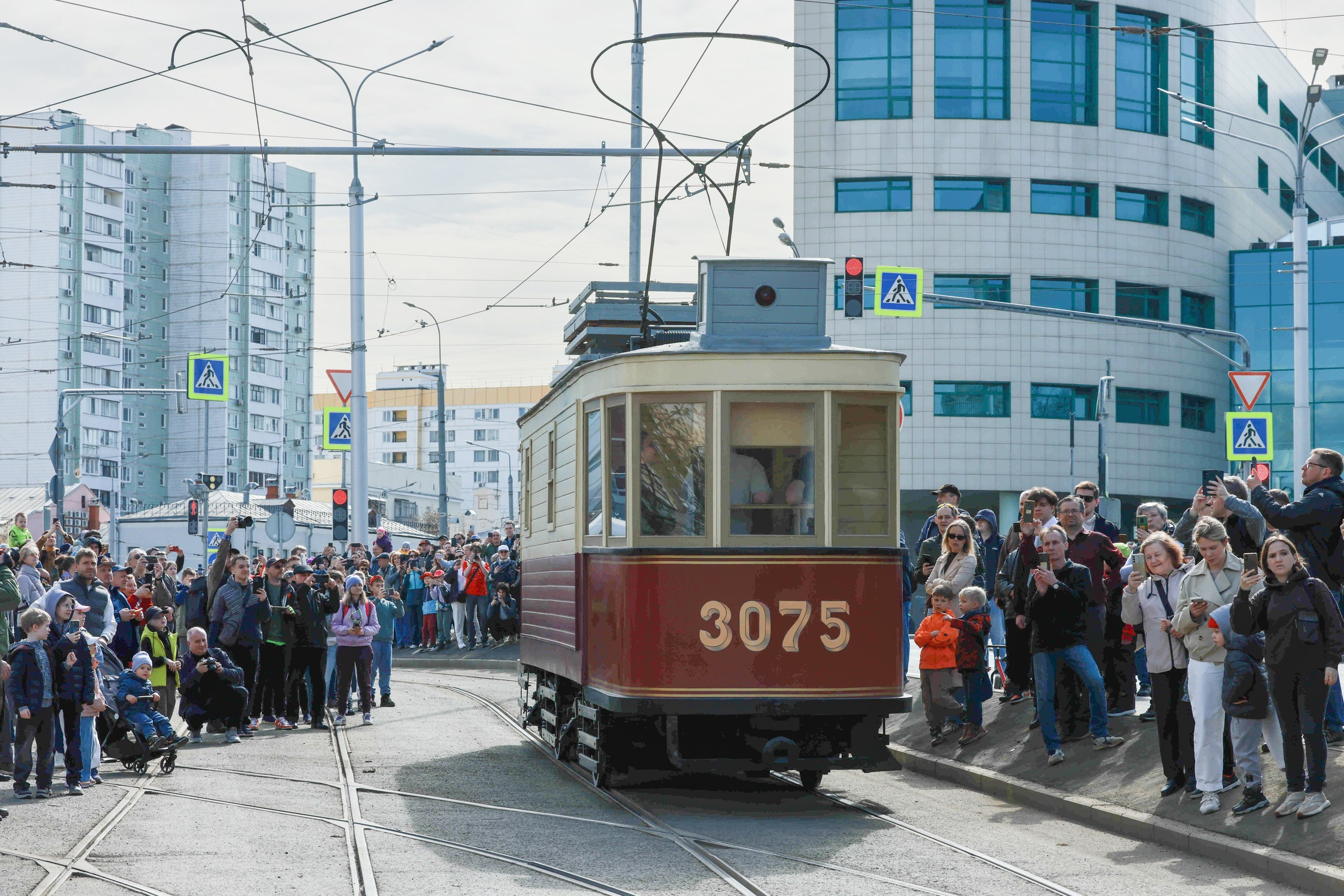 Парад трамваев. Репортажный, архитектурный, театральный и файн-арт фотограф Лена Мельникова в Москве