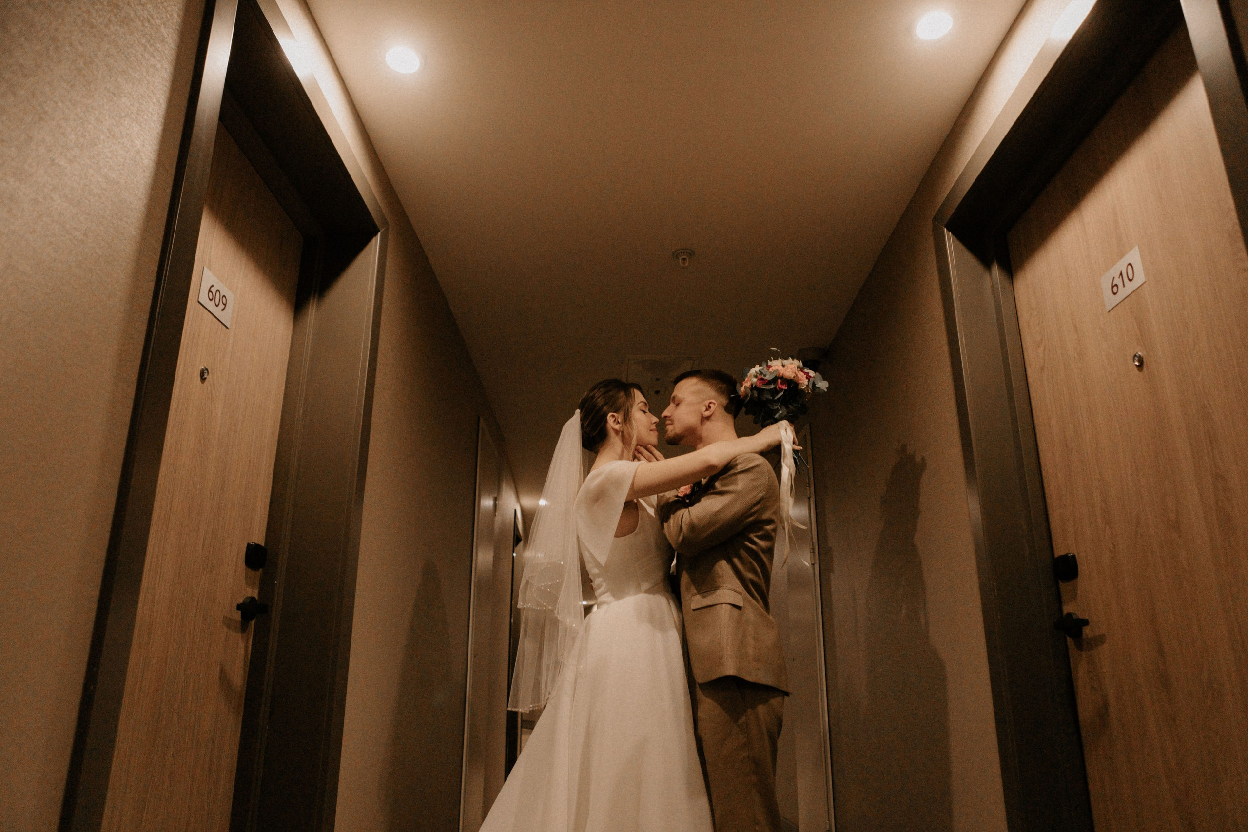 Ксюша и Илья. Утро в отеле роспись в Birds. Свадебный и портретный фотограф в Москве Анастасия Масюк