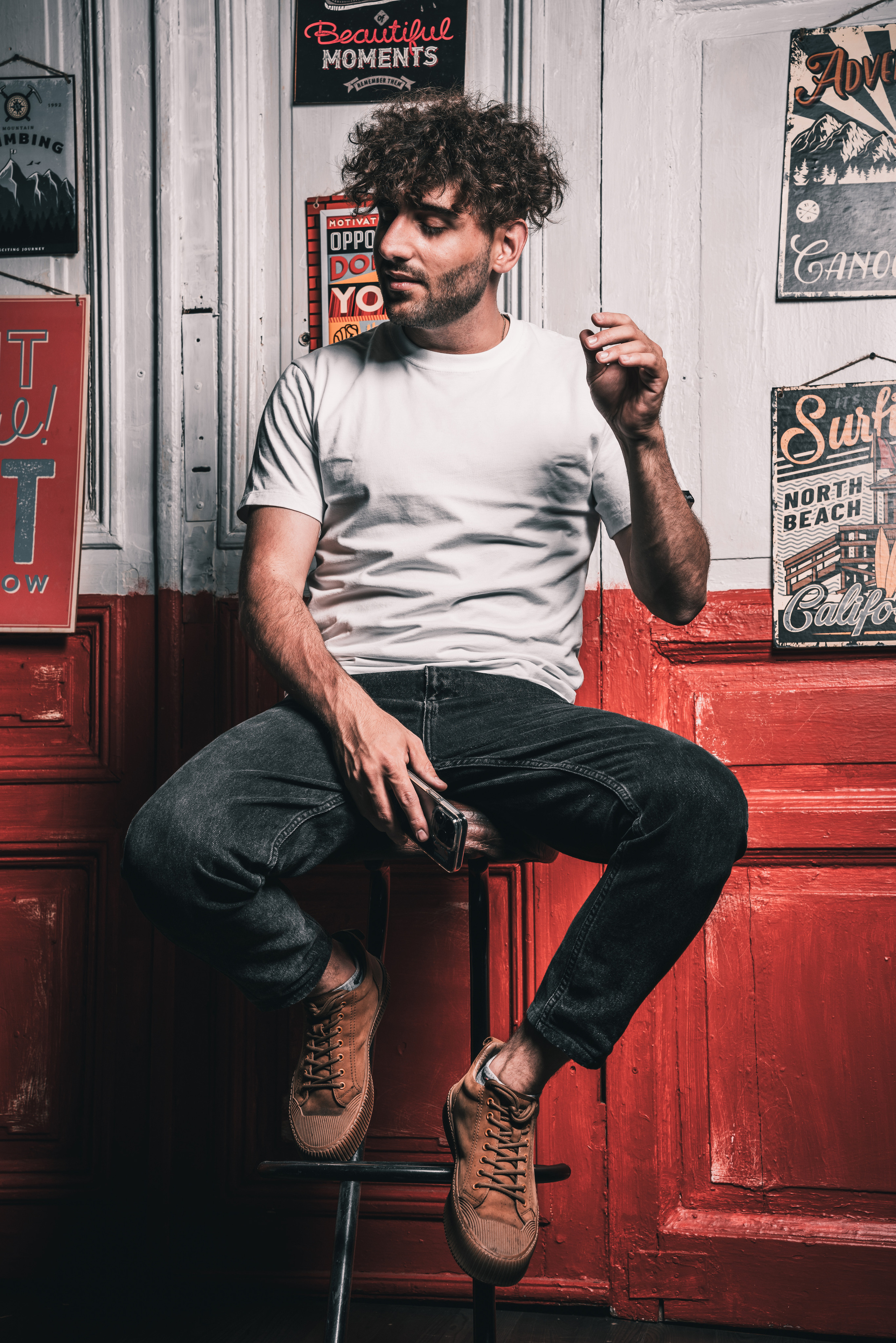 Фотосессия парня в фотостудии в Питере