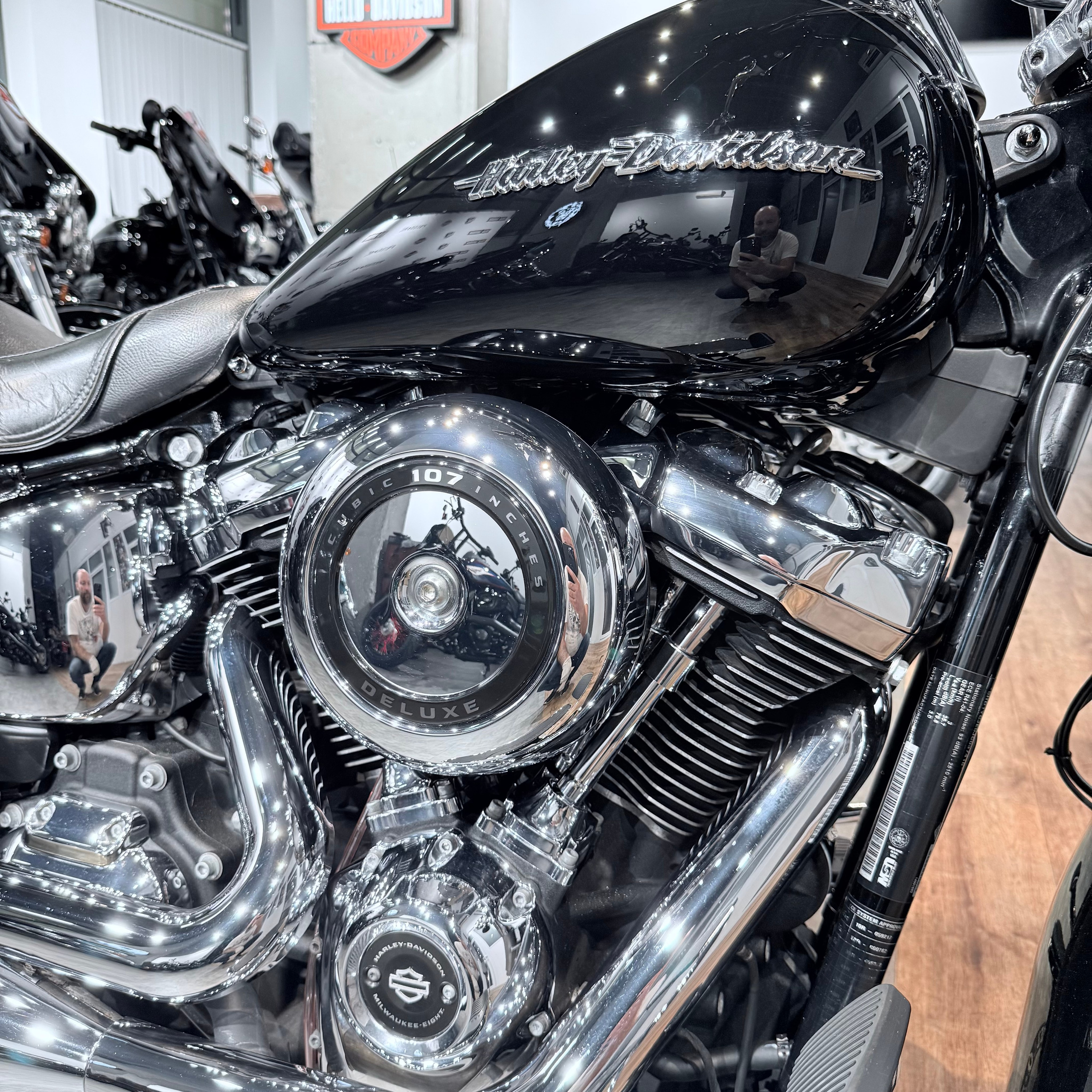 Купить Harley-Davidson 2018 Softail Deluхе 107 АВS (Softail/Dyna) — подробнее на сайте. Hello Davidson, Москва. Только хорошие мотоц