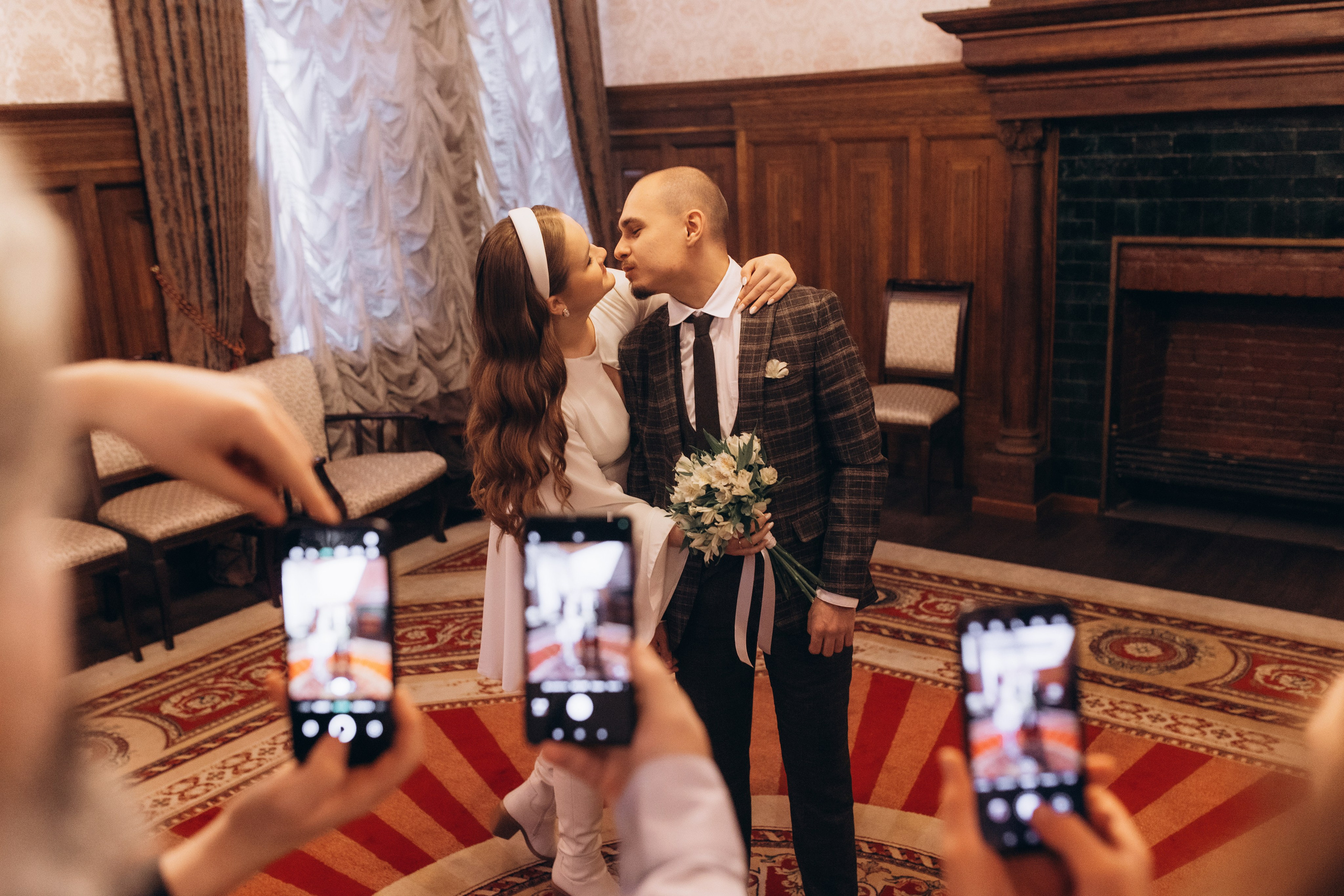 Свадебная фотосессия в загсе Петроградского района и прогулка. Фотограф в Санкт-Петербурге Разиля Идиятуллина