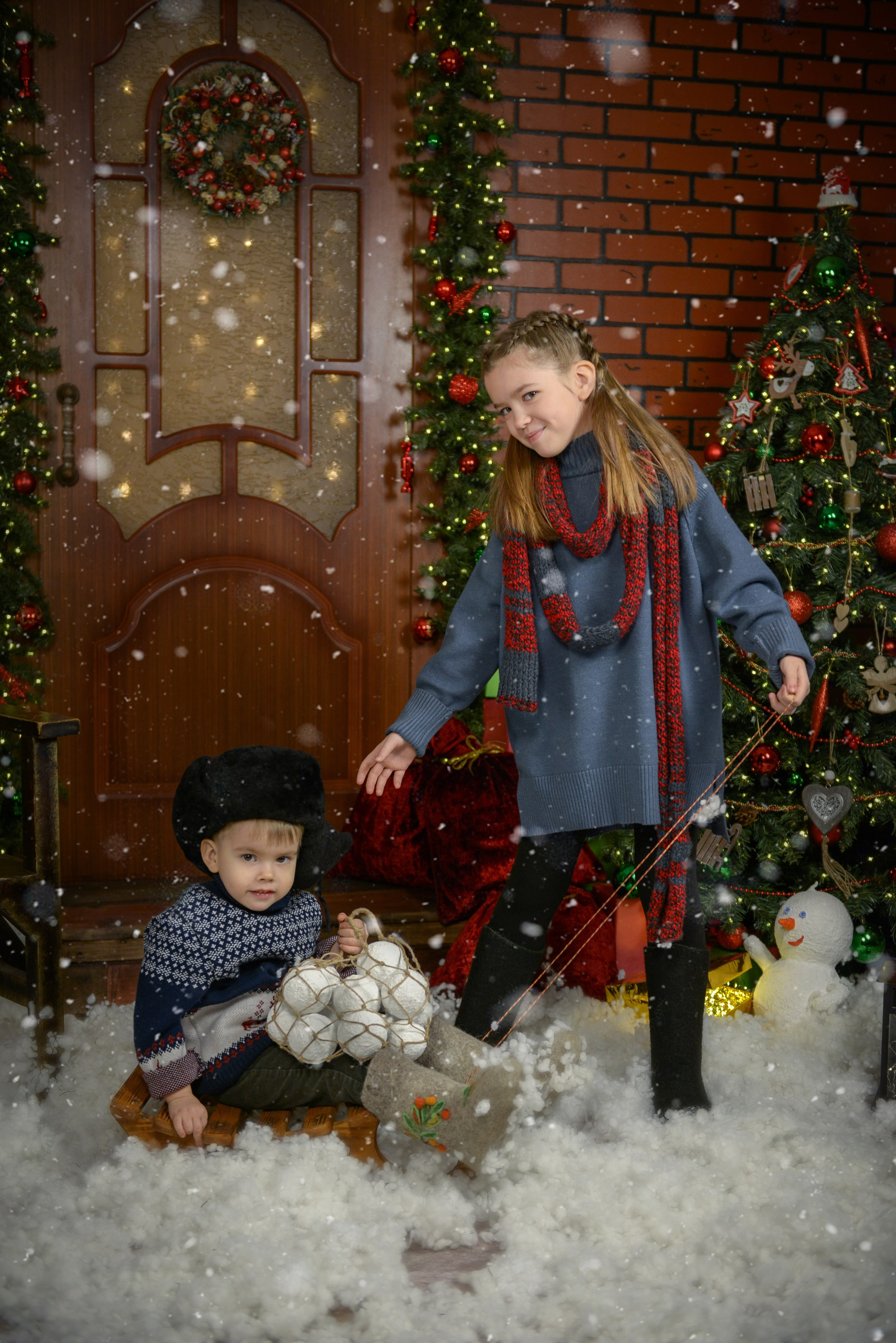 Встреча с Дедом Морозом (ежегодный). Татьяна Гойда портретный и семейный фотограф Ленск. Выпускные альбомы