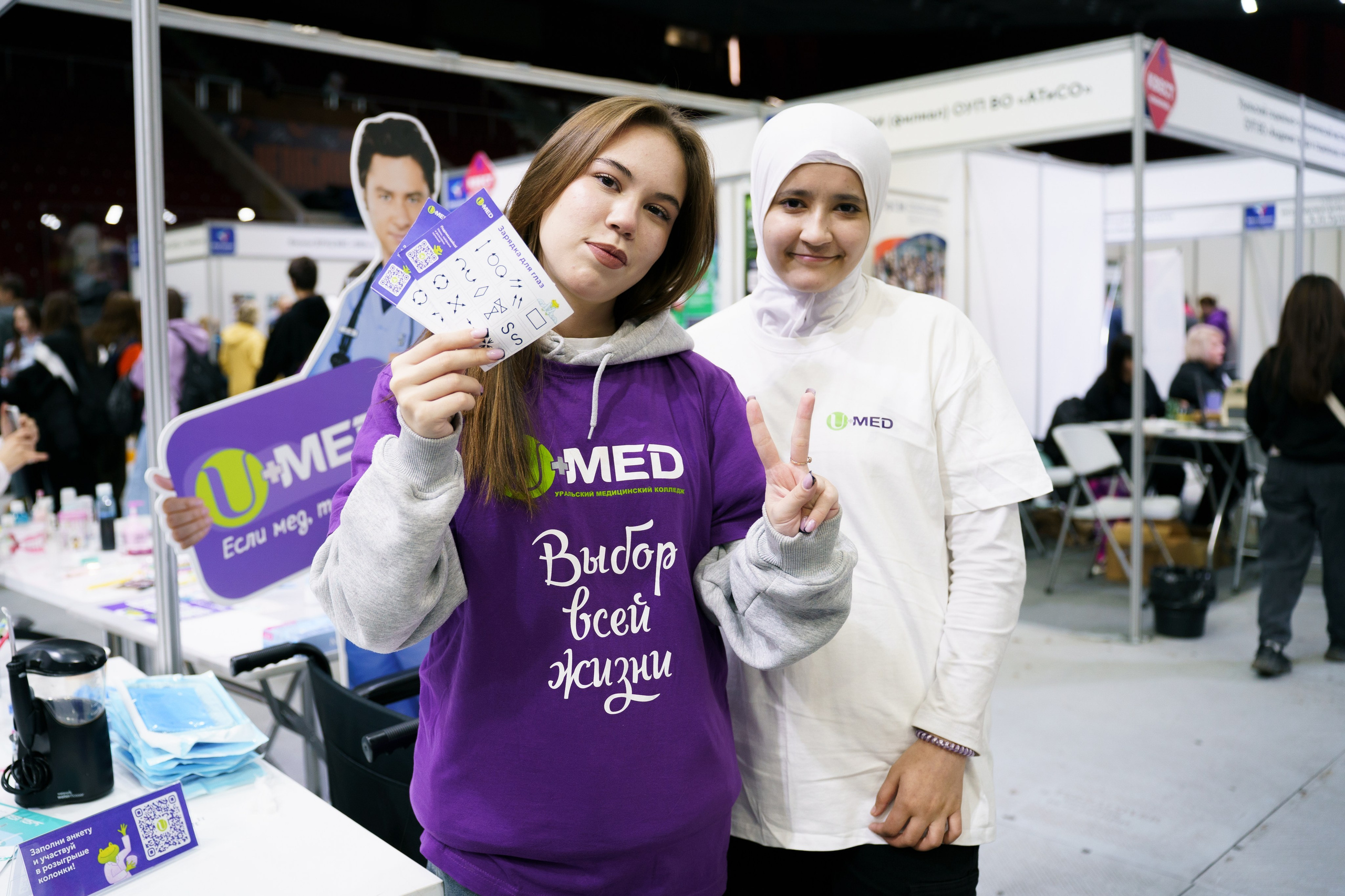 Выставка Абитуриент. Видеограф и Фотограф в Челябинске Ксения и Владимир Рюмины