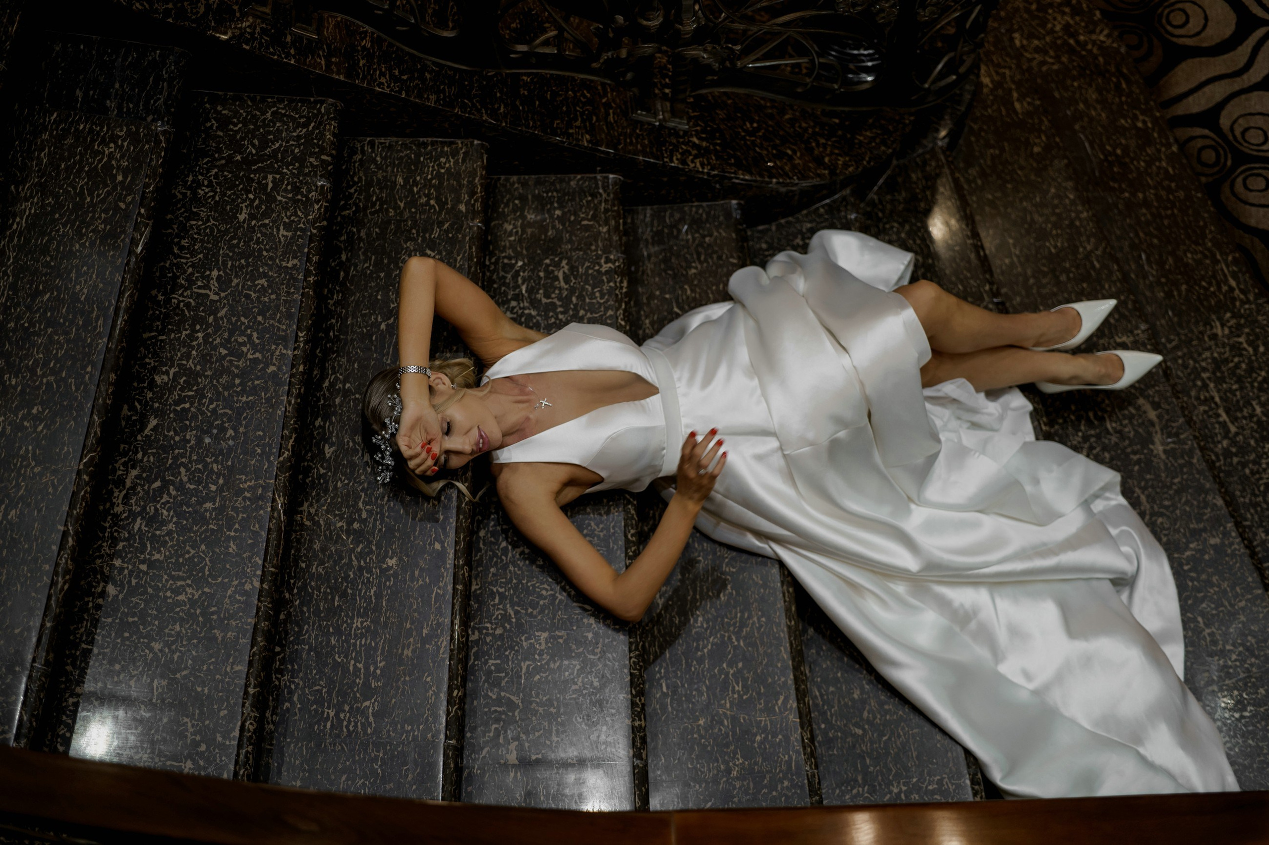 Свадебная фотосессия в отеле St. Regis Москва Никольская. Свадебный и семейный фотограф в Москве Светлана Зоткина