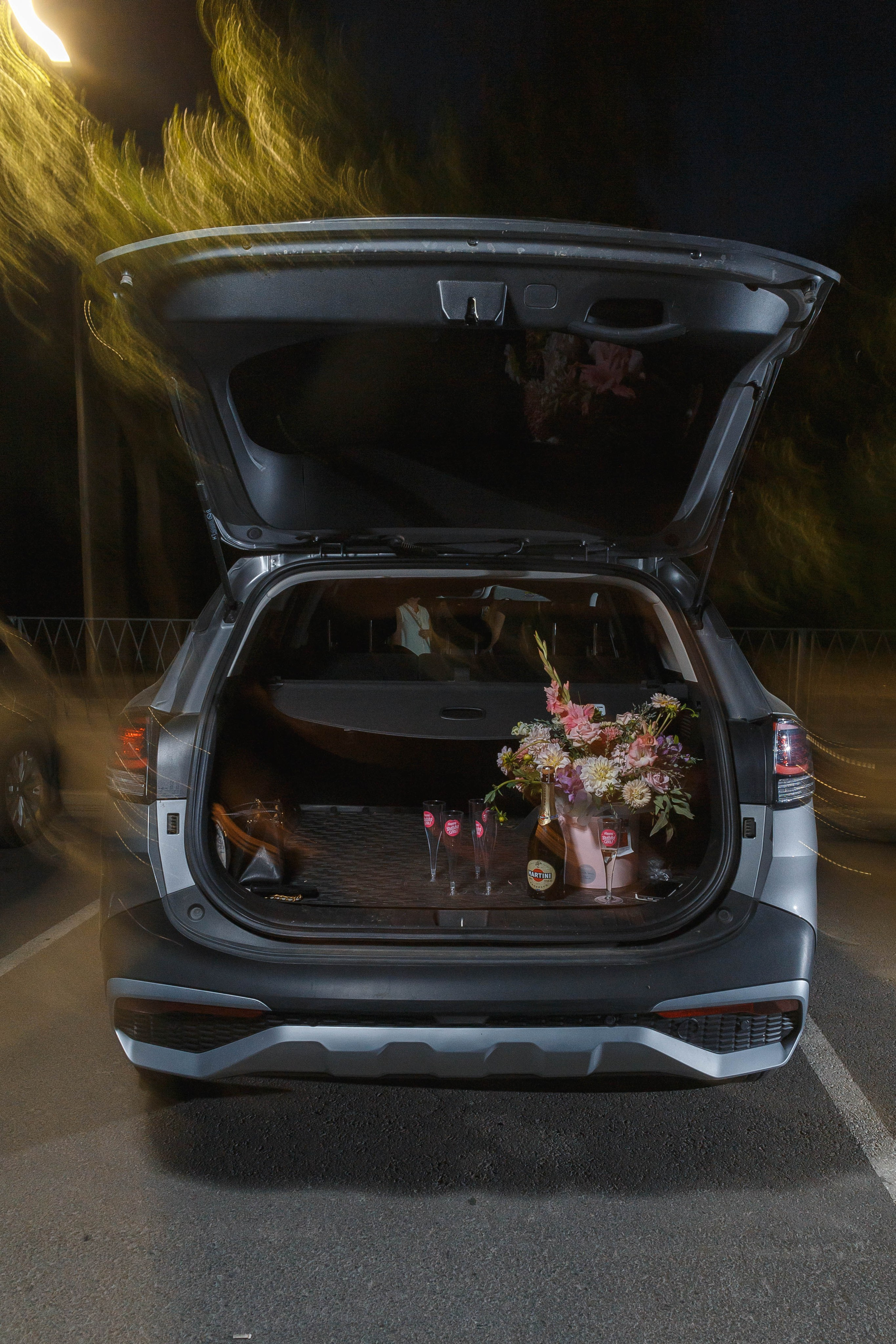 День рождения Оксаны: подруги, набережная, торт, шампанское. Событийный фотограф Максим Бескоровайновнов