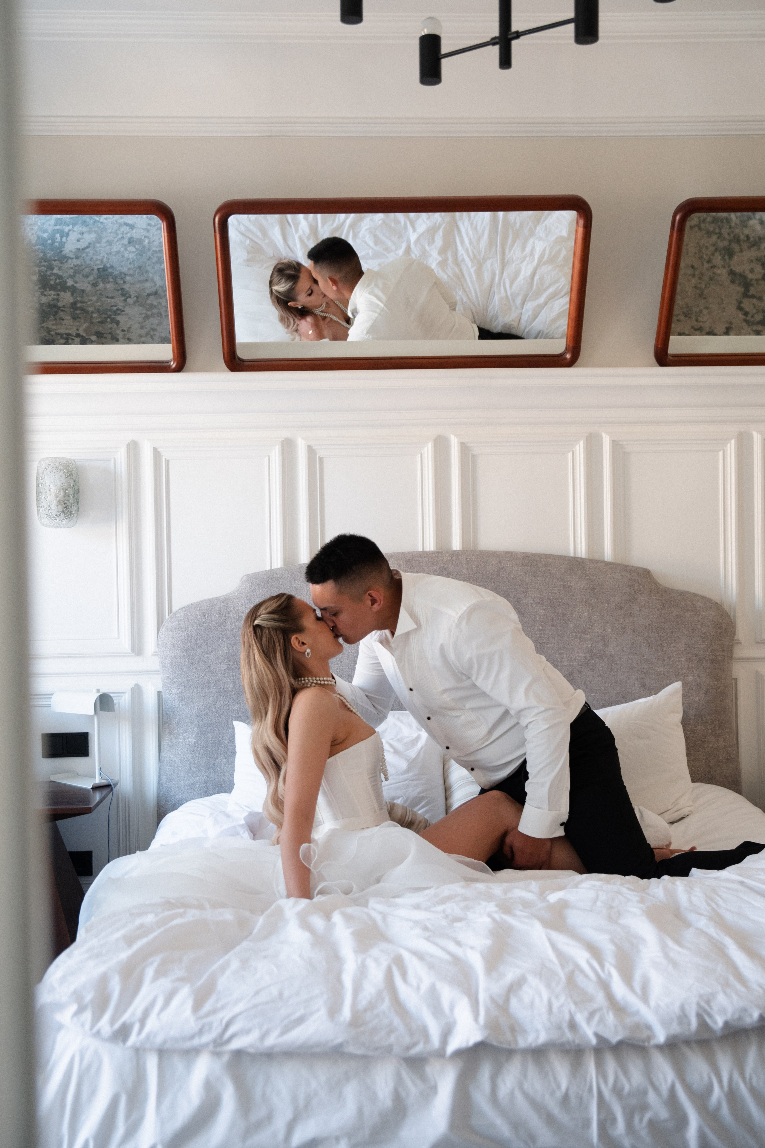 Виктория & Роман. Камерная городская свадьба в видовом ресторане в стиле современная классика. Свадебный фотограф организатор в Санкт-Петербурге Ассоль Опарина