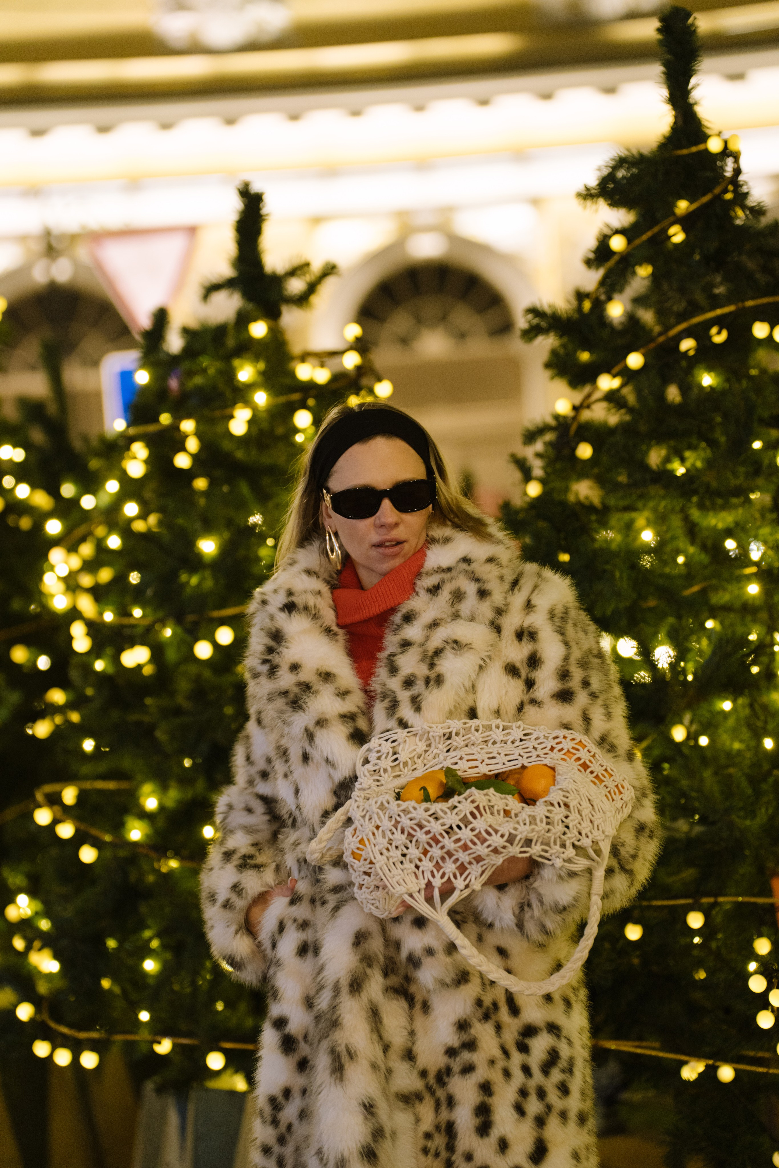 ПРОГУЛКА НА МАНЕЖНОЙ ПЛОЩАДИ ДЛЯ ДЕВУШКИ ПЕРЕД НОВЫМ ГОДОМ (НОВОГОДНЯЯ ФОТОСЕССИИЯ НА МАНЕЖНОЙ ПЛОЩАДИ). Профессиональный фотограф, Санкт-Петербург — Виктория Богомолова