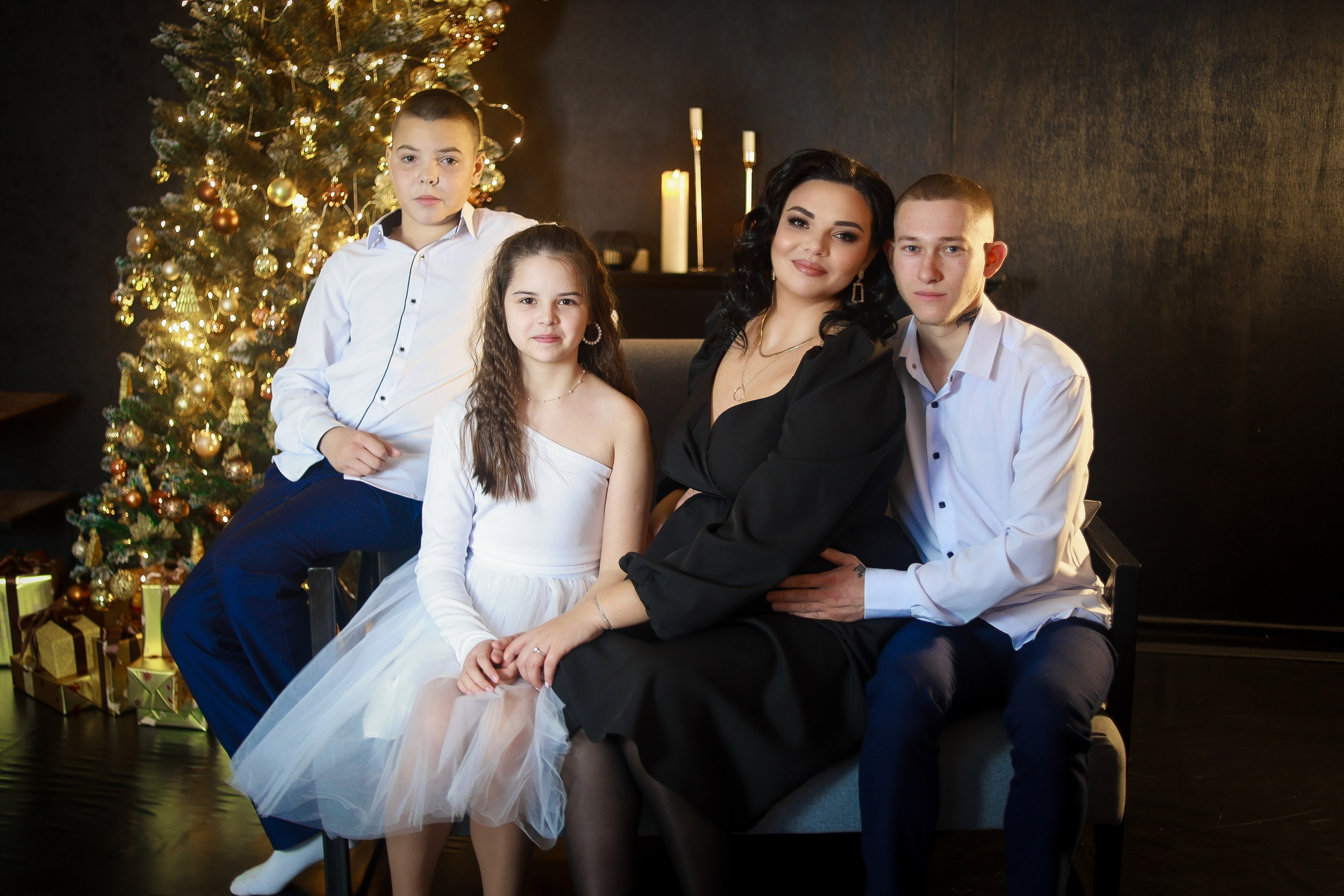 Семейные фотосессии студийные; новогодние, тематические, домашние и тд. Выпускные альбомы для школ и Детских садов в Барнауле /Выпускные/Свадебные/Детские/Семейные и др. виды съёмок /Фотограф Вера Валейко