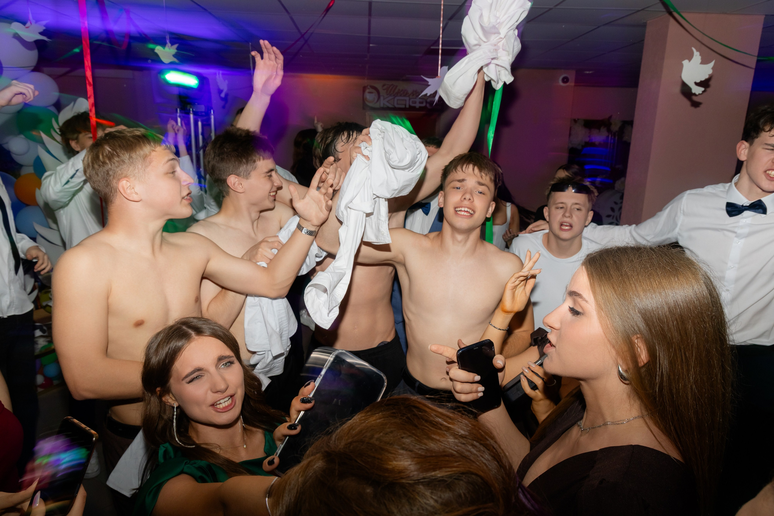 Школьный выпускной 2025 год в Минске, Беларуси. Свадебный фотограф в Минске/Беларуси Сергей Спиридонов