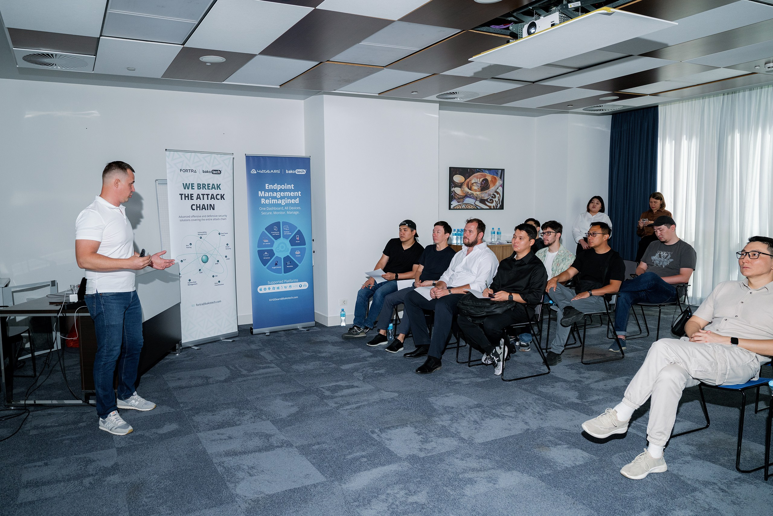 Бизнес завтрак BakoTech&Fortra. Фотограф в Алматы — Алексей Коньков | Репортаж, свадьбы, портреты