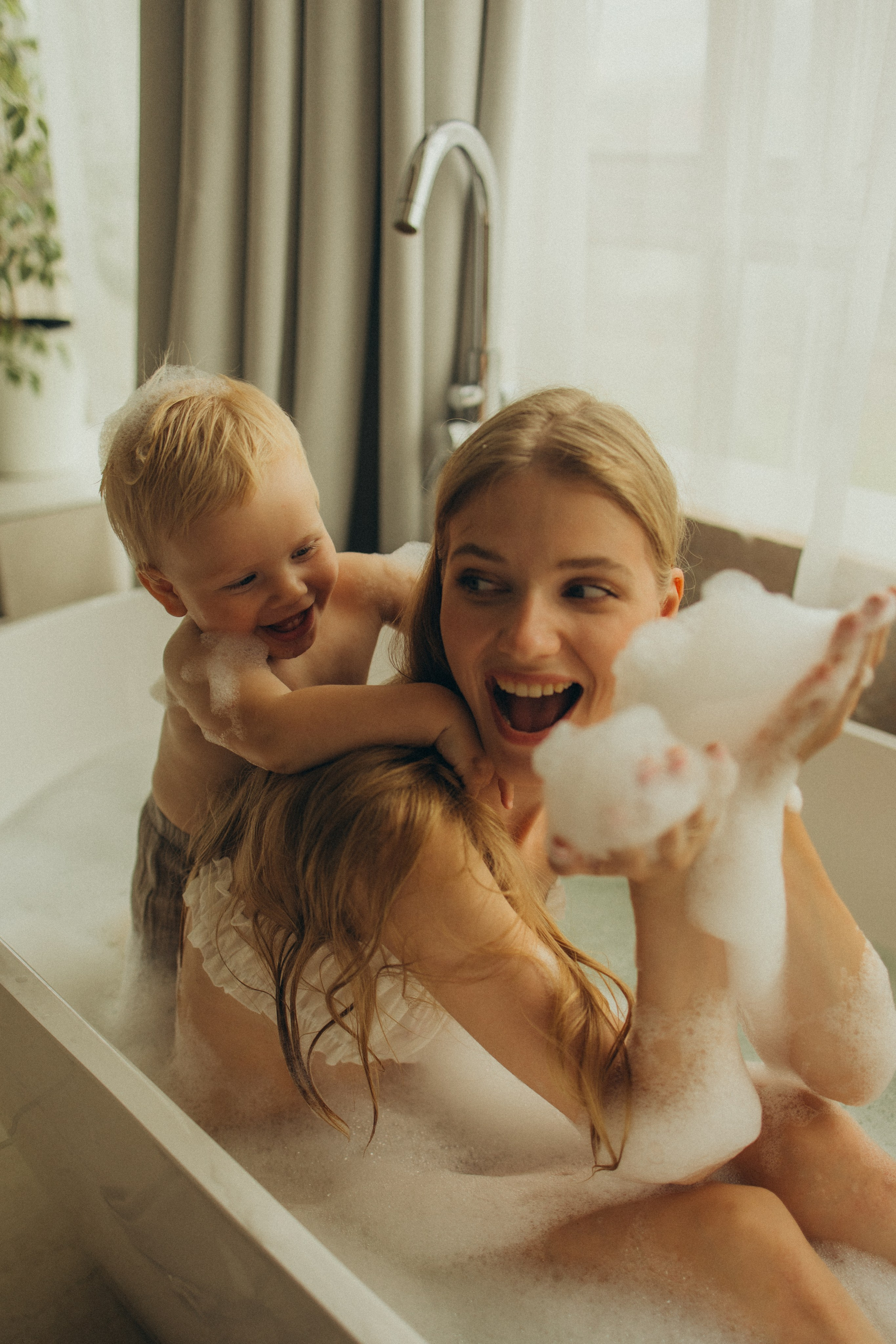 Пенная вечеринка. Фотокарточки о вас и о большой любви!