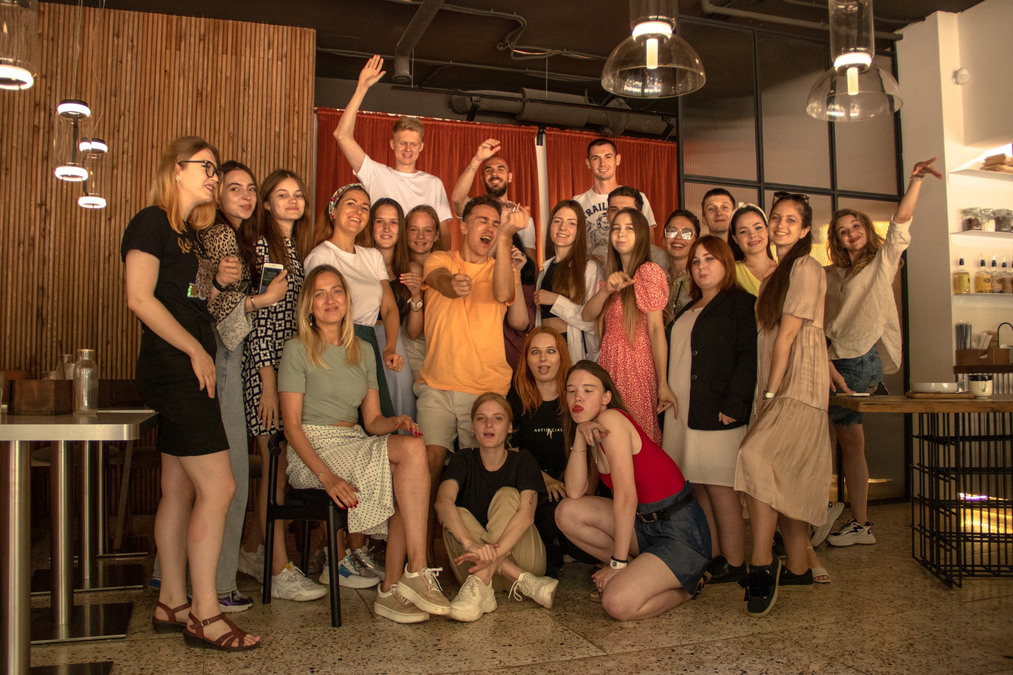 Встреча с основателем кофеен «Зацепи». Репортажный, промышленный и маркетплейс-фотограф Дмитрий Чернат