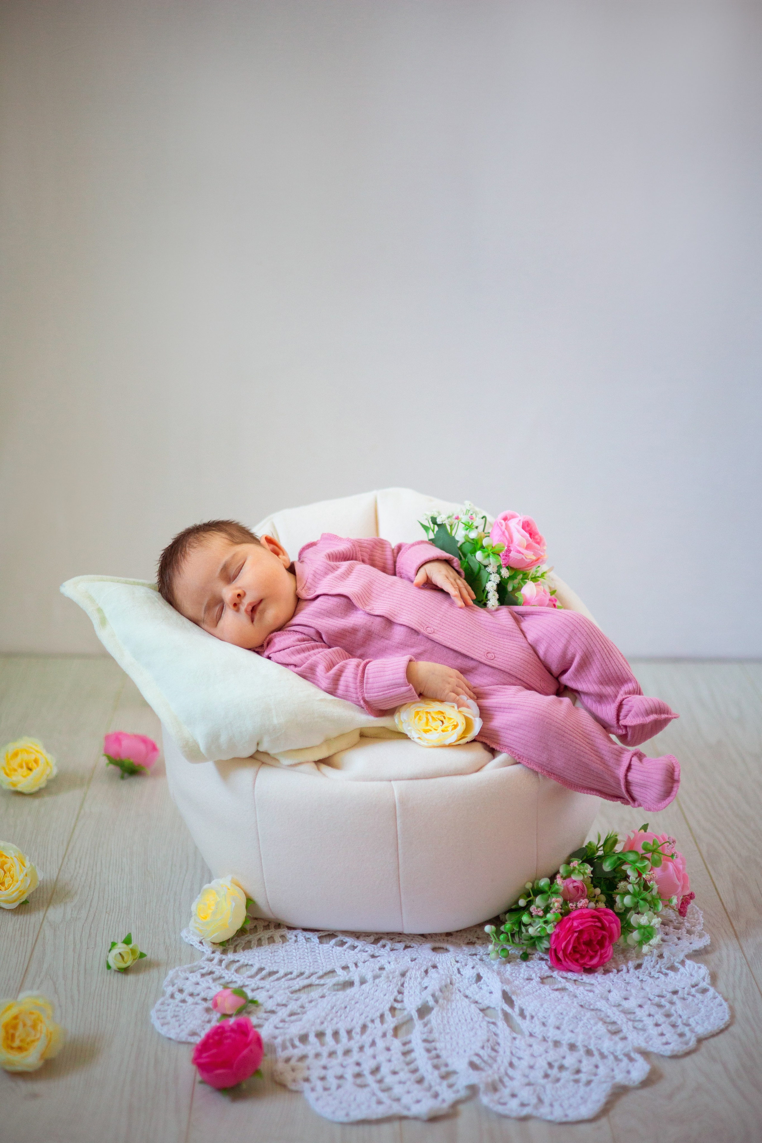 Маша с цветами. Семейный и детский фотограф в Михайловке Татьяна Лестьева