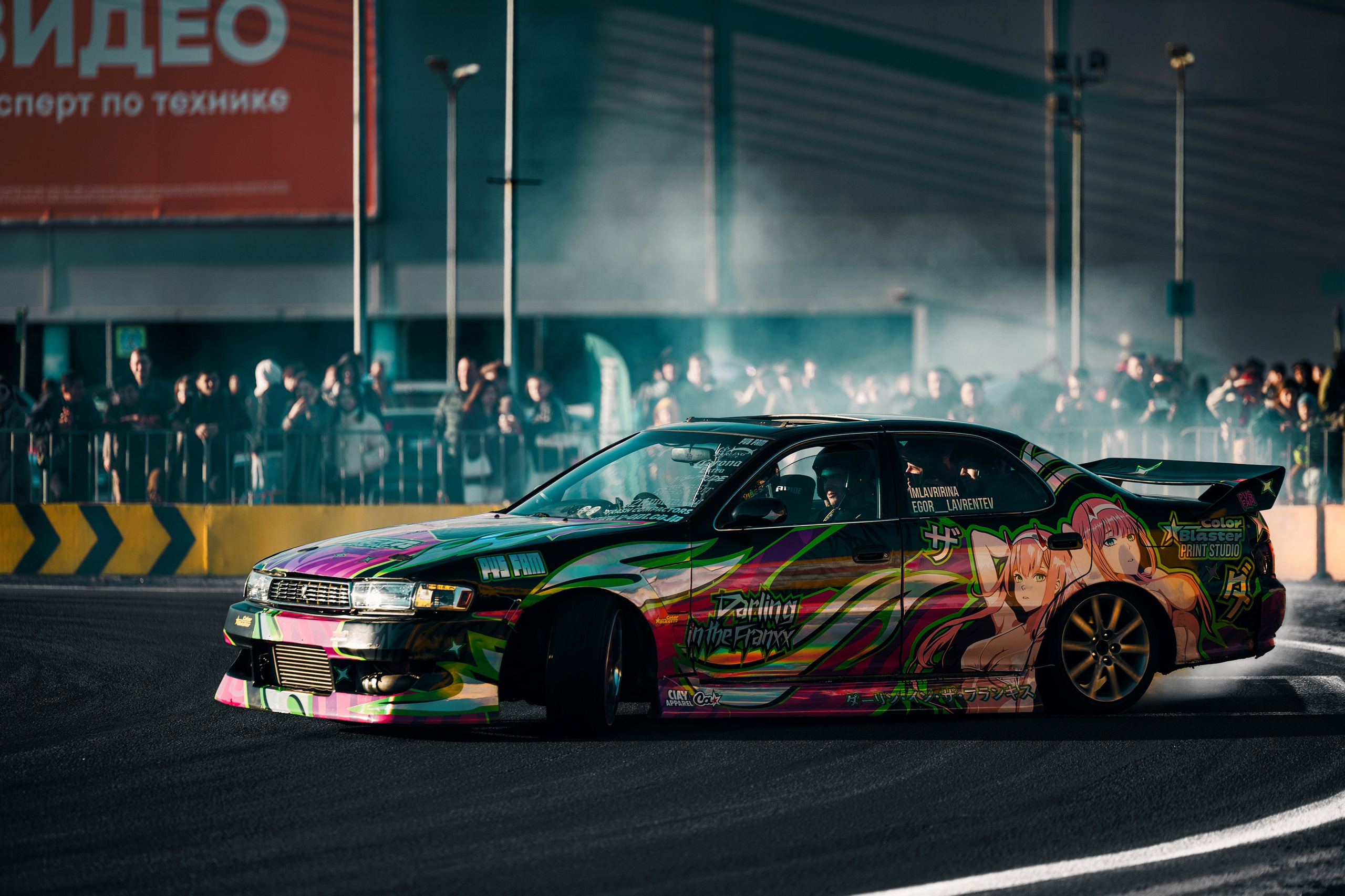 Фотографии закрытия сезона 2025 VibeSide — дрифт и автошоу у МЕГА Дыбенко, Санкт-Петербург