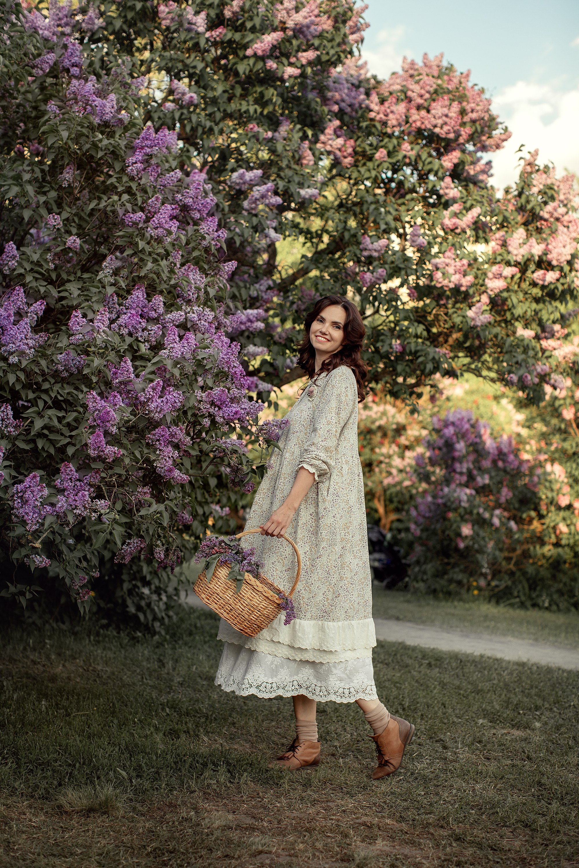 Малыши, кролики цветущая сирень. Tatyana Nadezhdina Family photographer