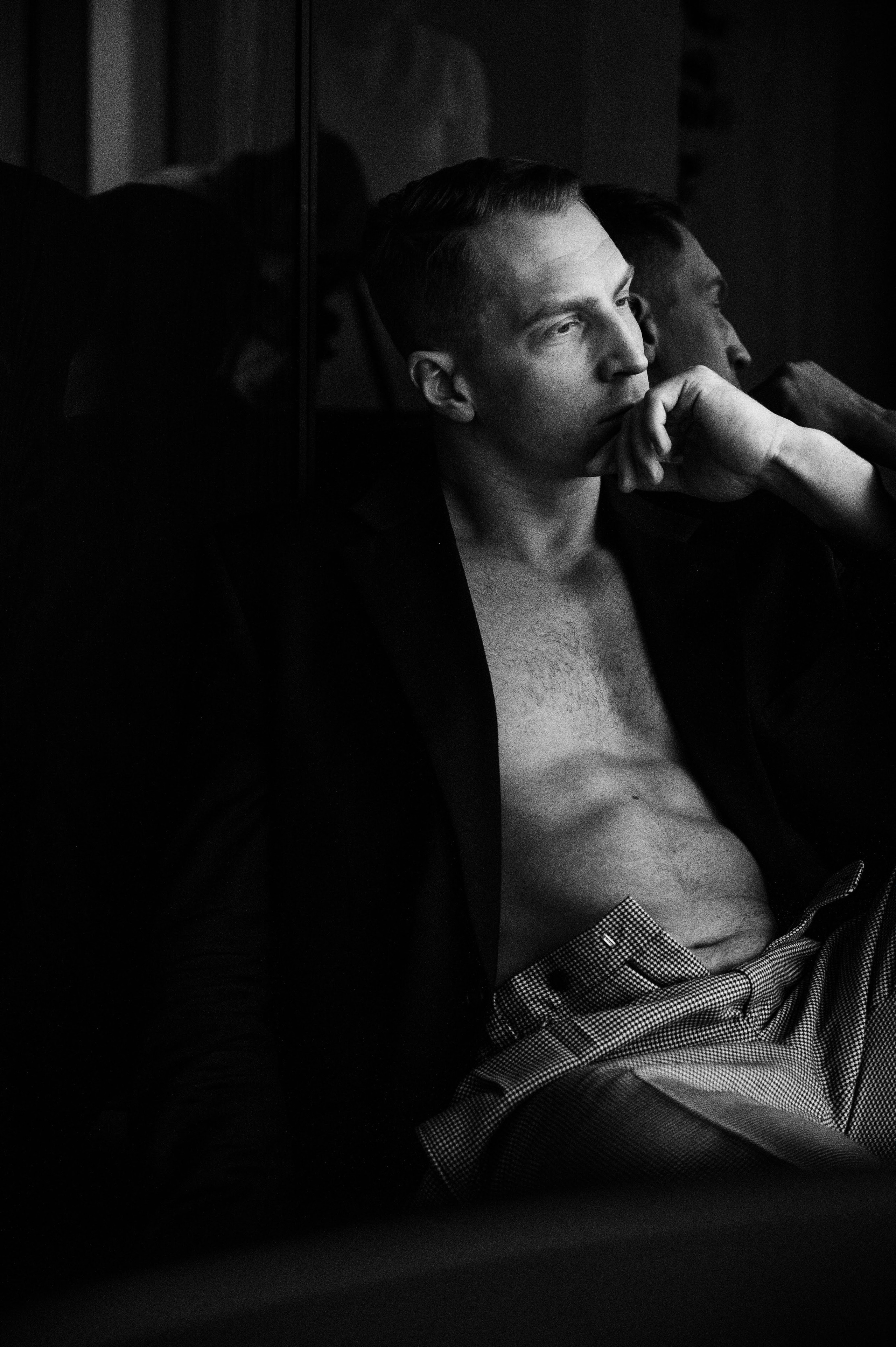 Андрей. Профессиональный фотограф беременности в СПБ. Стильные фотосессии беременности в стиле минимализм и классическая фотография