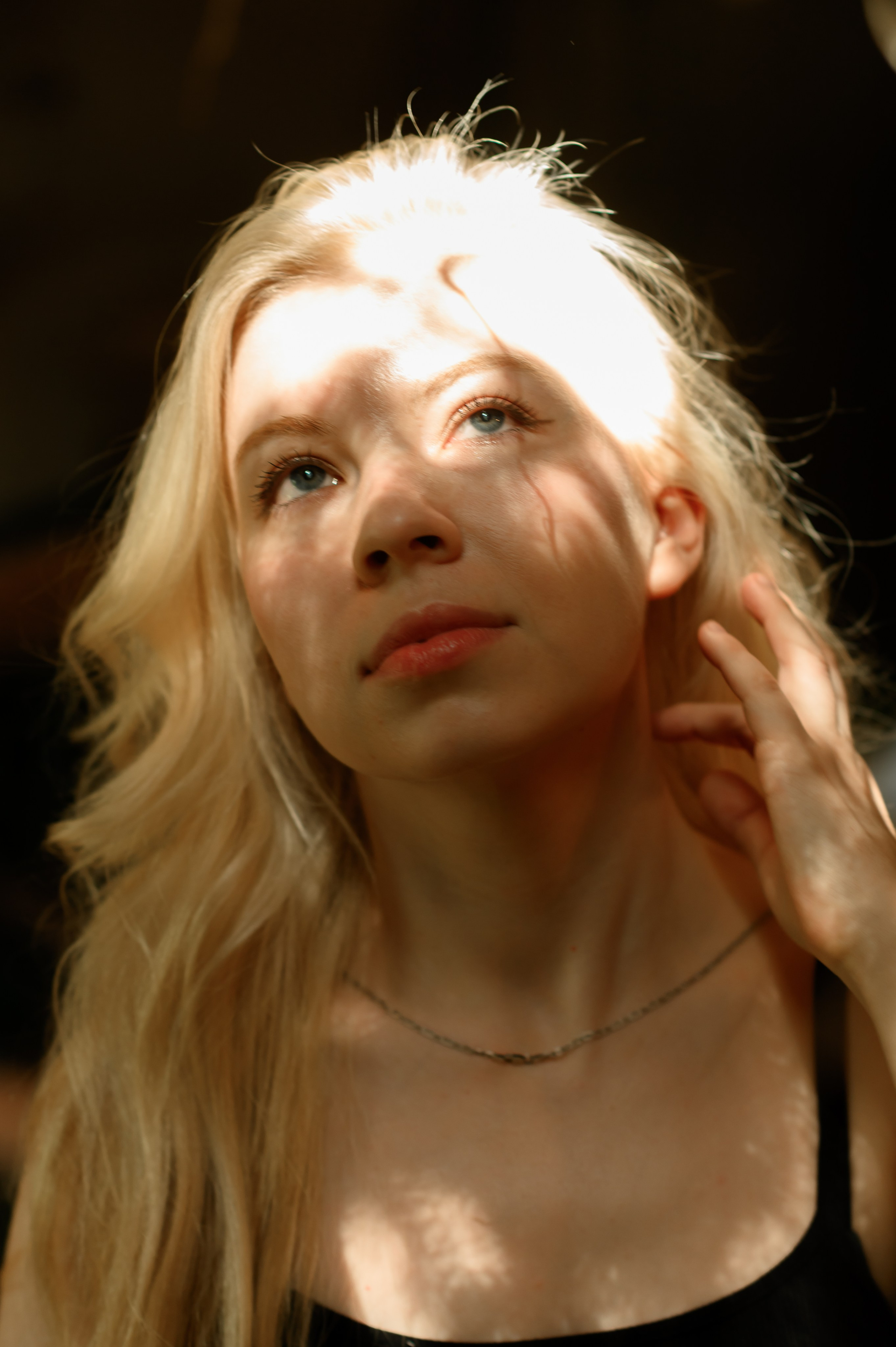 Катя. Заброшенный чердак. Фотограф Марина Росси