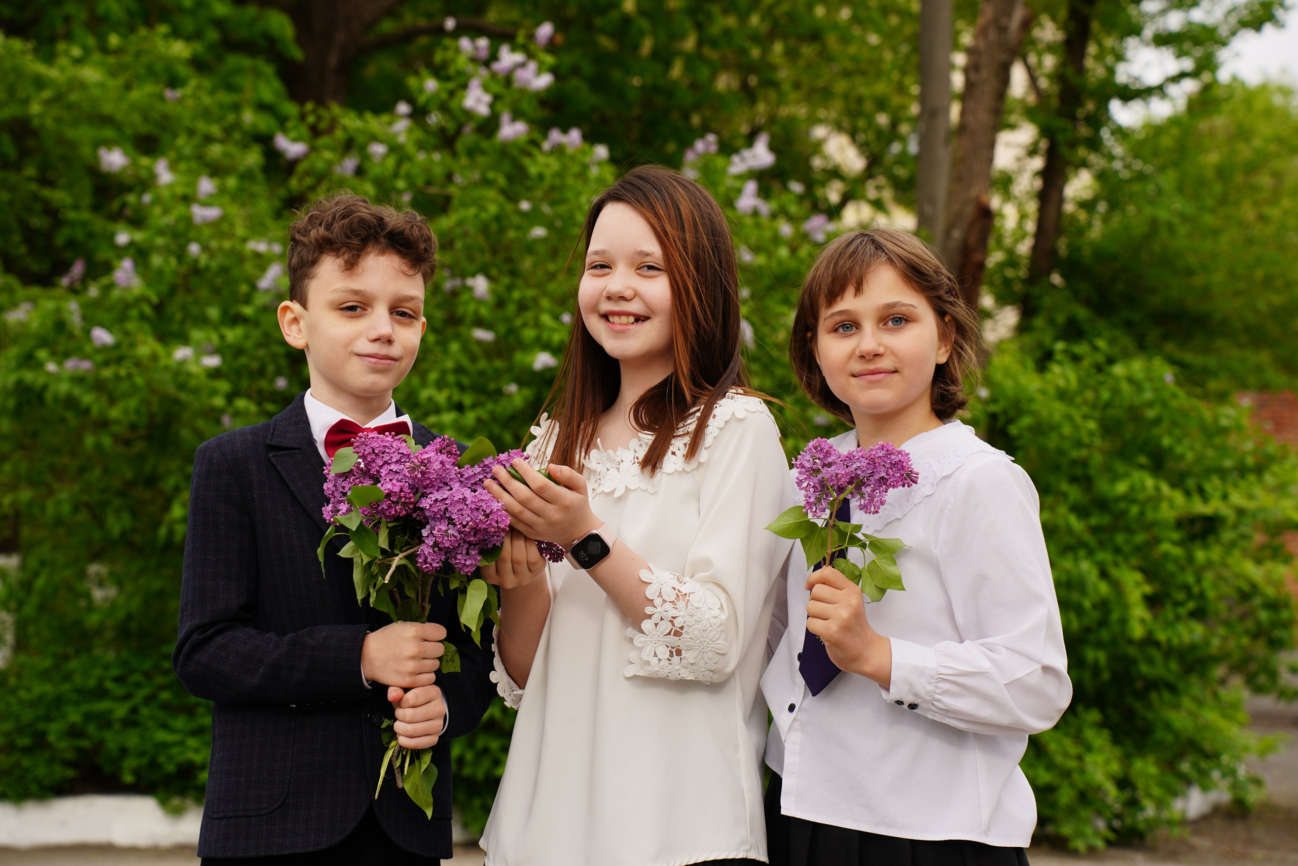 Фото с другом. MEMENTO.Выпускные альбомы, школьные, юбилейные и другие книги. Ростов-на-Дону