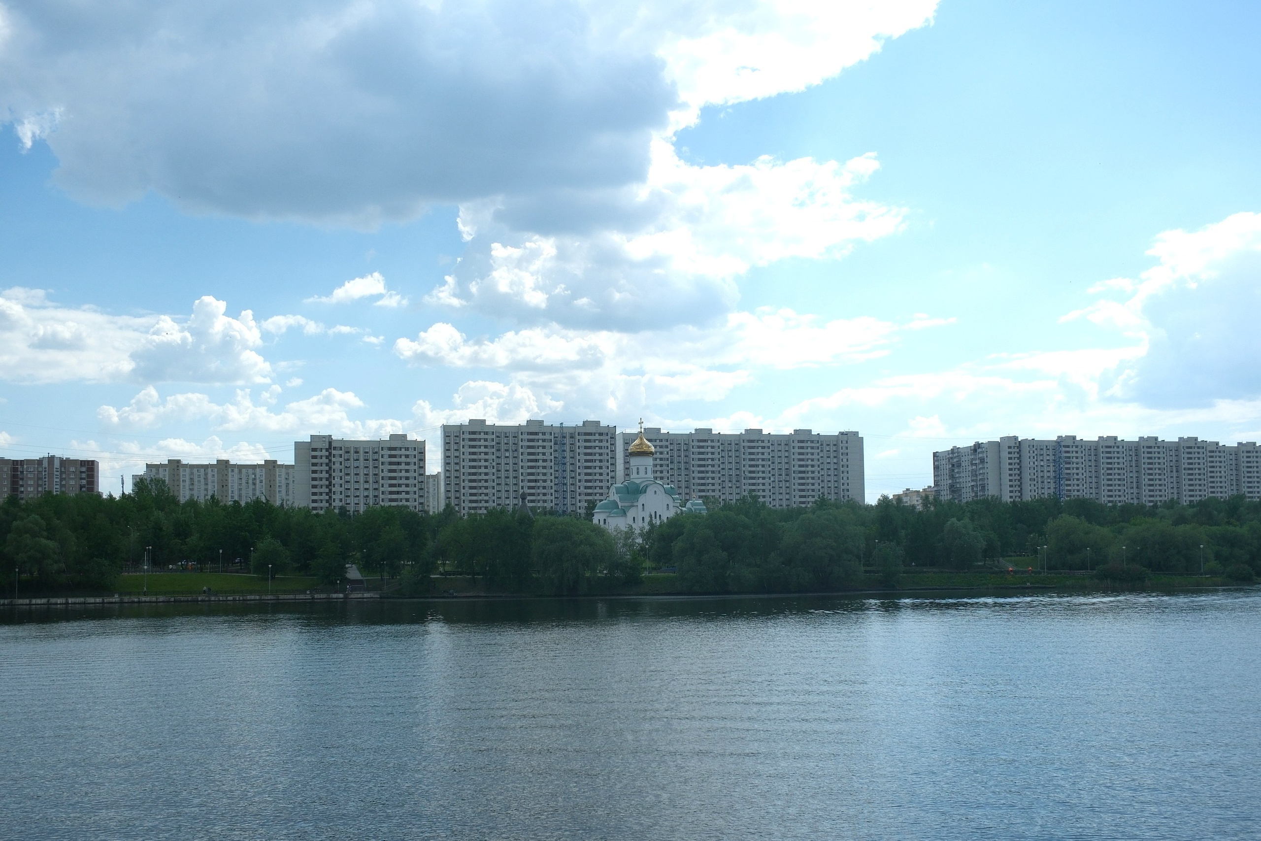 Парк 850 лет Москве. Снято на Voigtlander 18/2,8 Color-scopar. Улица, люди, жизнь…