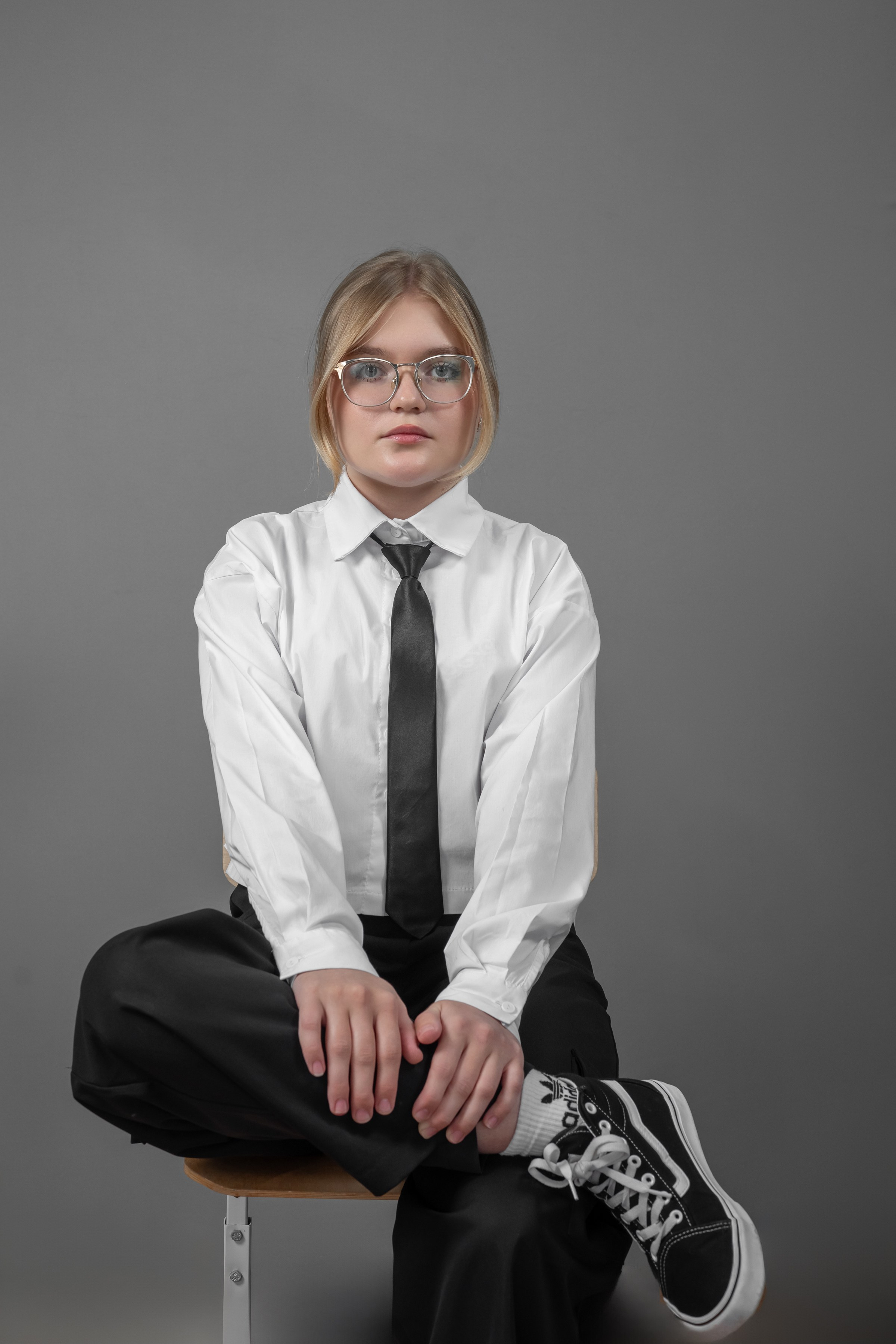 Портреты на сером  фоне. Ольга Плаксина фотограф в Саратове