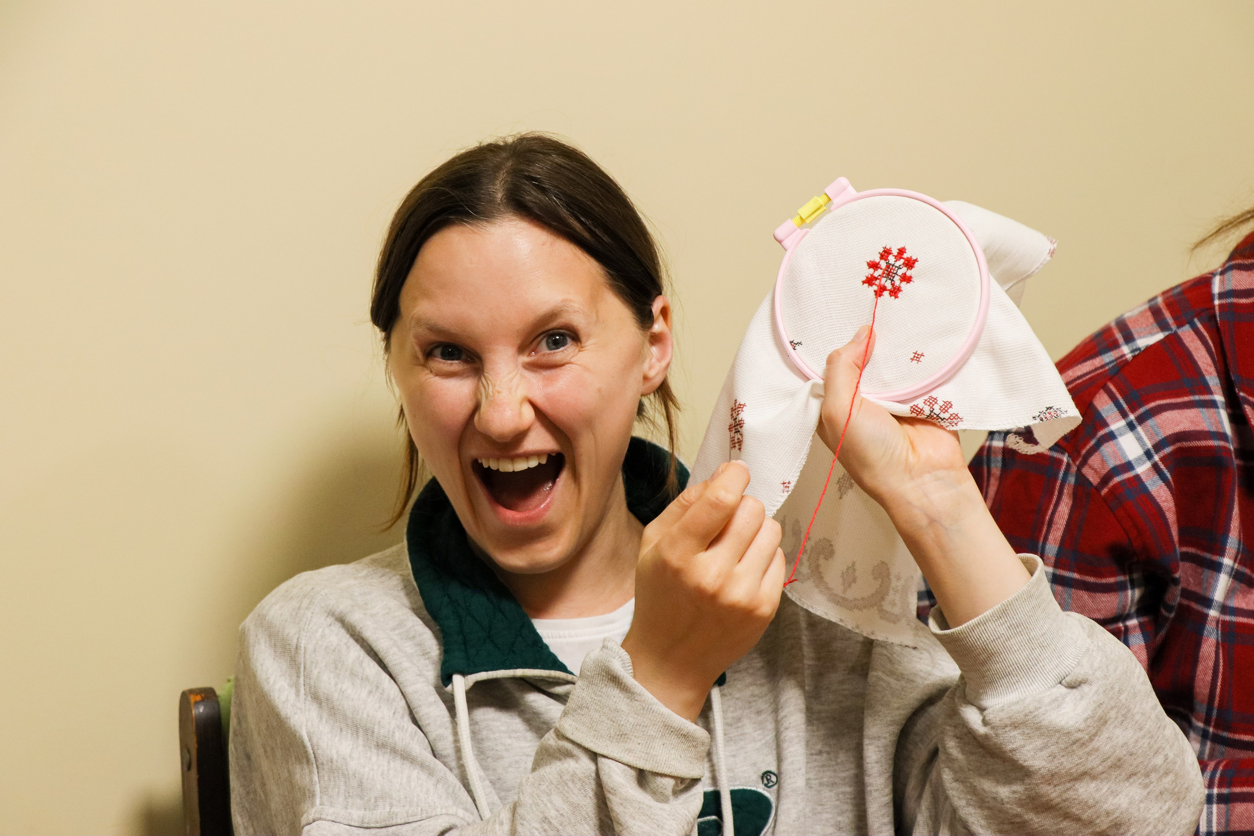 Мастер-класс по вышивке орнаментов. Портретный и репортажный фотограф в Анапе Злата Хидзик