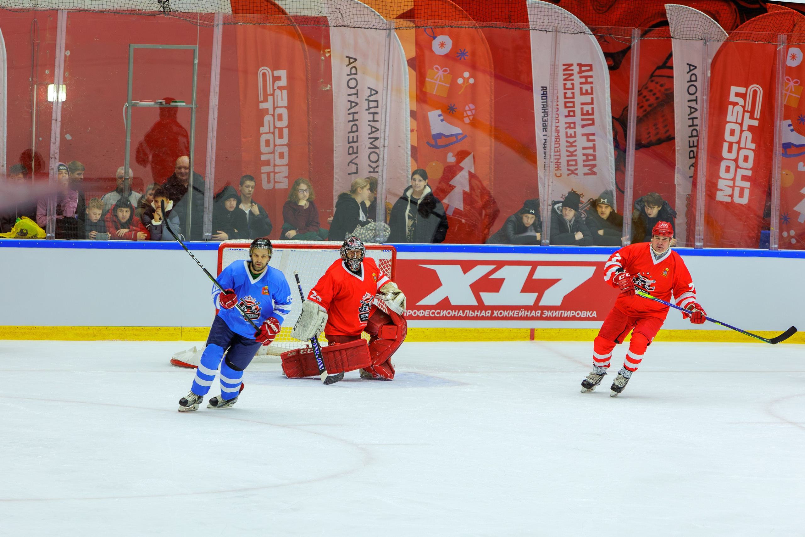 Первый матч Легенд в 2025 году. Выпускные альбомы и школьный фотограф в Подольске, Троицке, Щербинке, Москве и Московской области