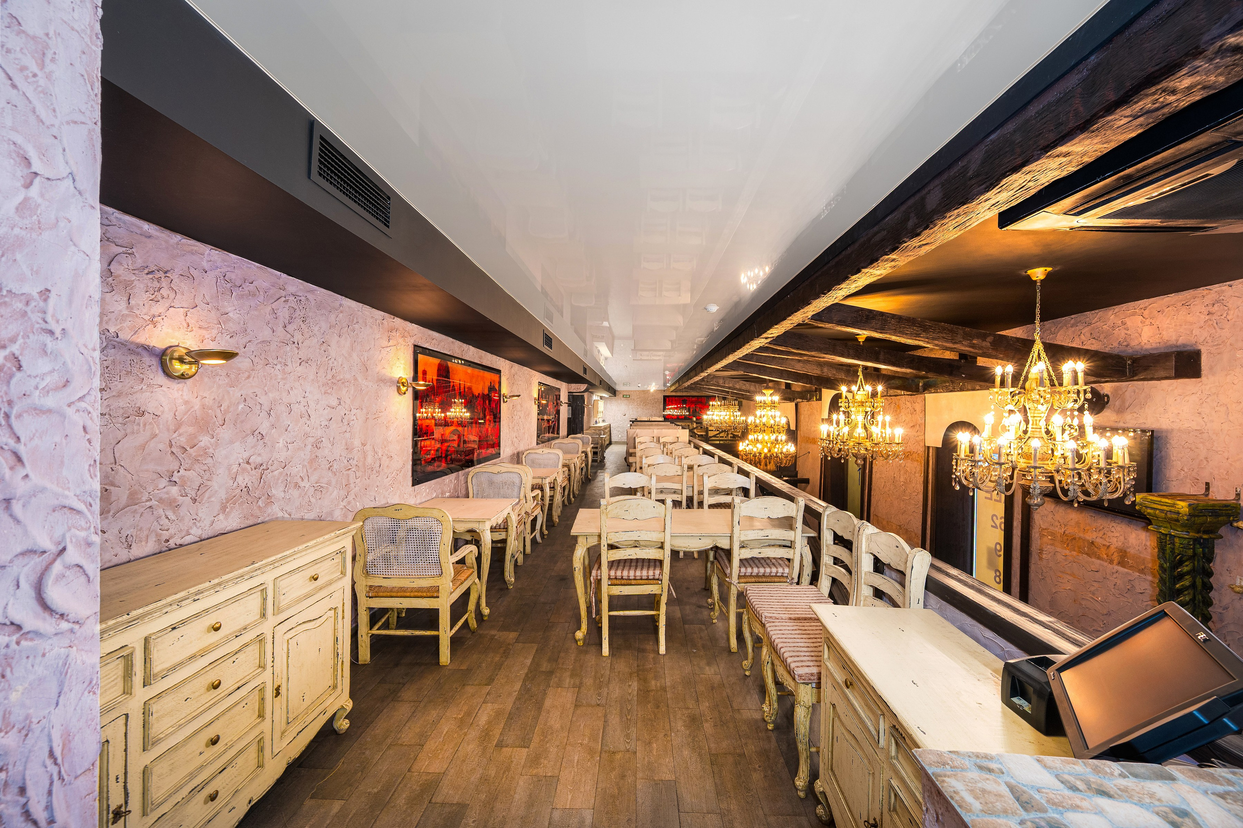 Ресторан на продажу. Интерьерный фотограф. Фото- видеосъемка недвижимости Санкт-Петербург