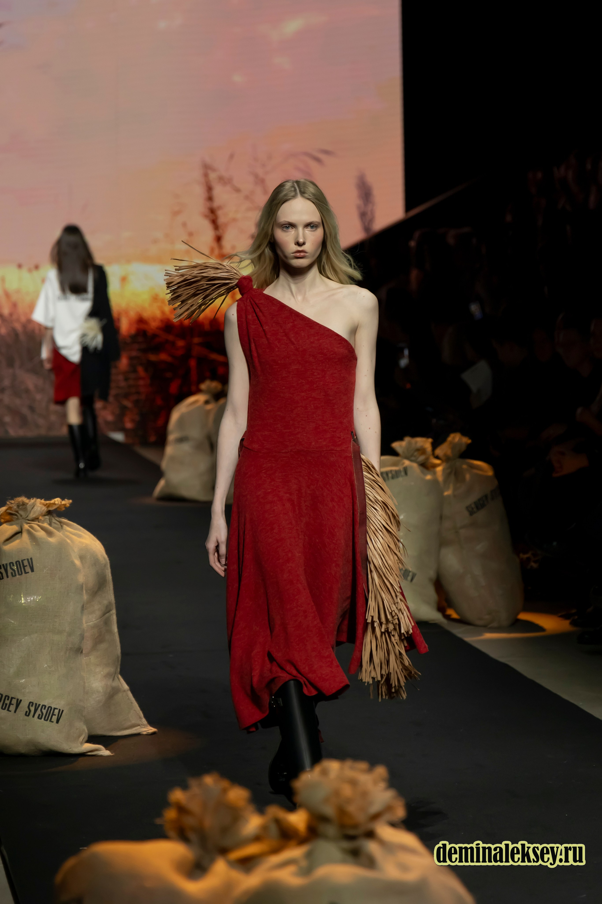 Московская неделя моды 2024 9 октября дизайнер SERGEY SYSOEV. Репортажный, семейный и студийный фотограф в Москве Демин Алексей