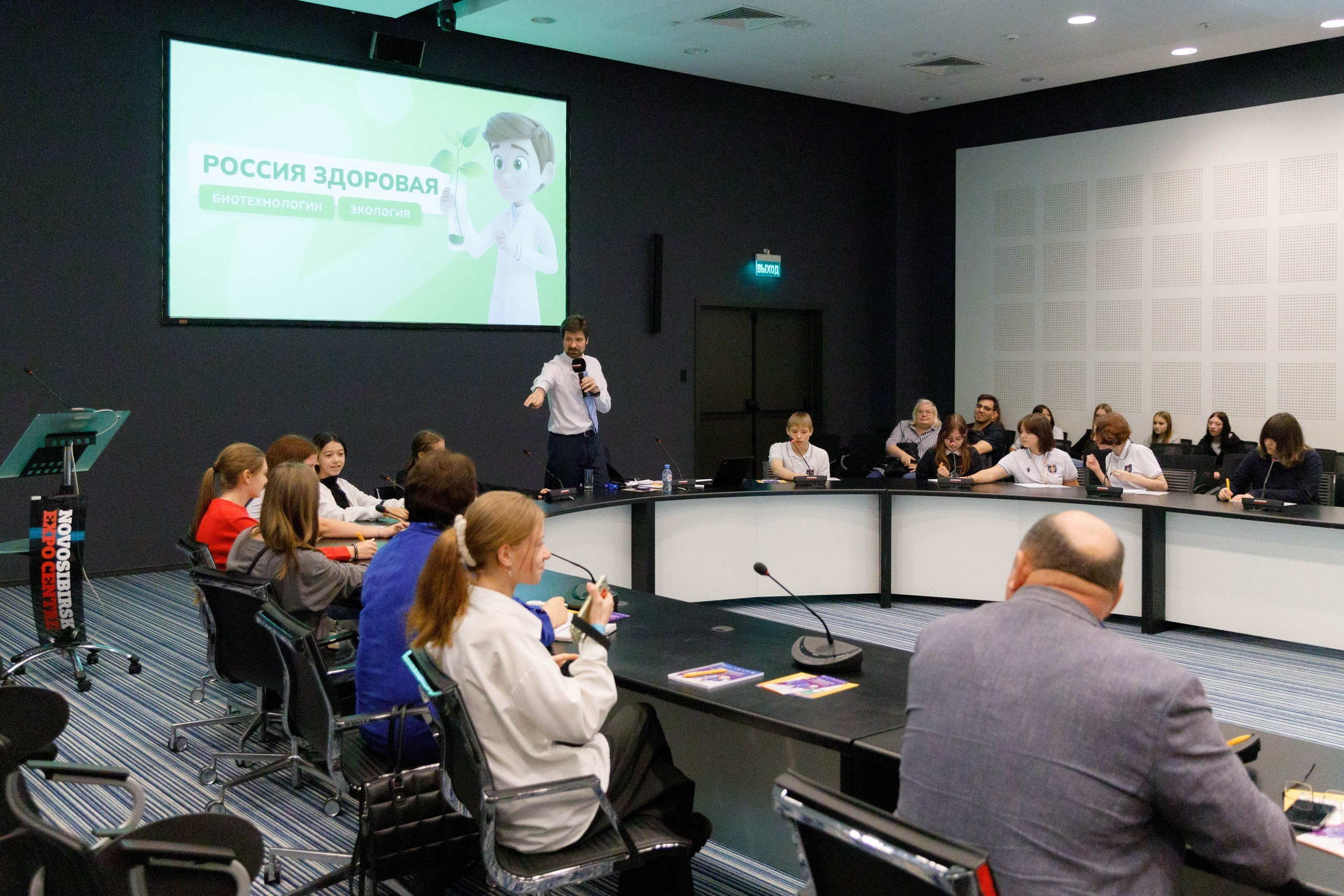 Выставка «Учебная Сибирь» 2024 г. Экспоцентр. Репортажный фотограф в Новосибирске Алена Помазунова