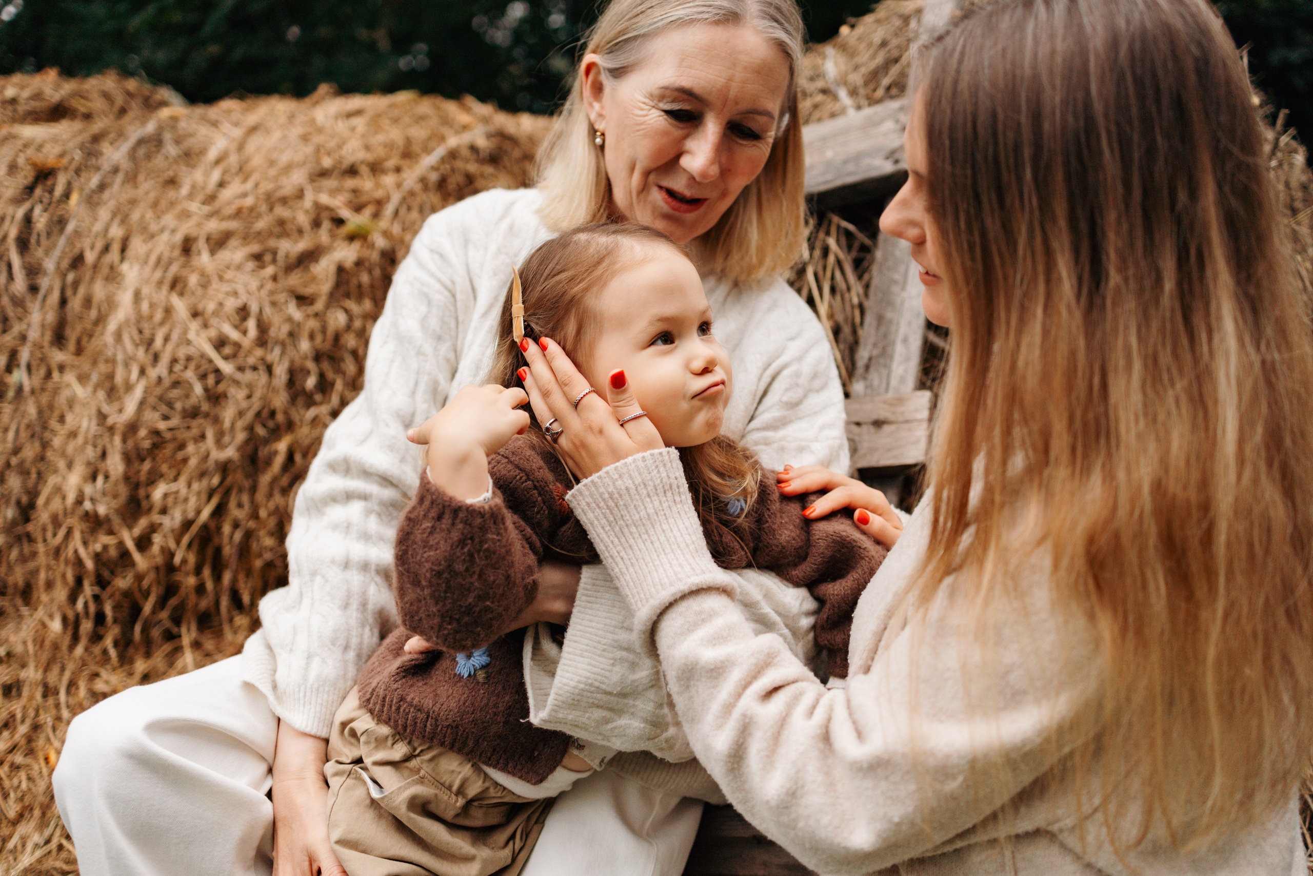 Осень в ладошках мамы. Ваш фотограф