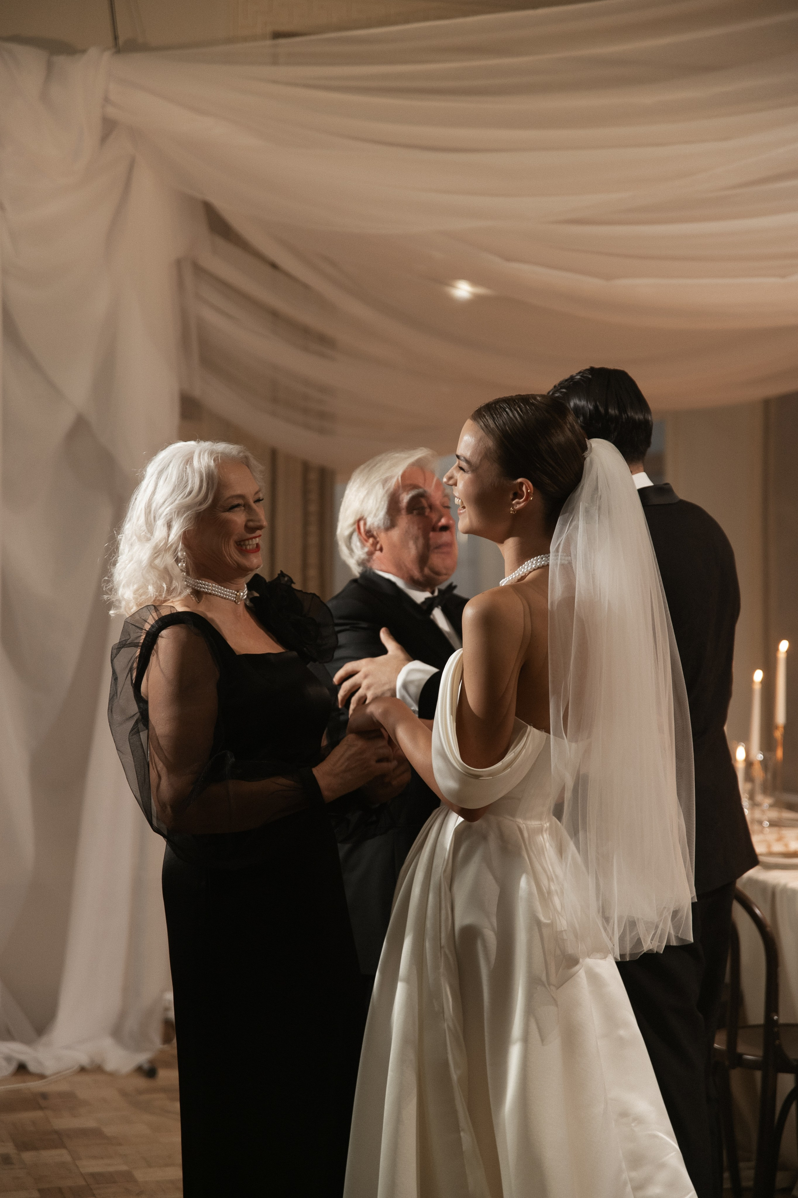 Камерный свадебный ужин при свечах в старинном особняке в фотостудии 21. Kult. Ярослава Ерина — свадебный фотограф в Москве