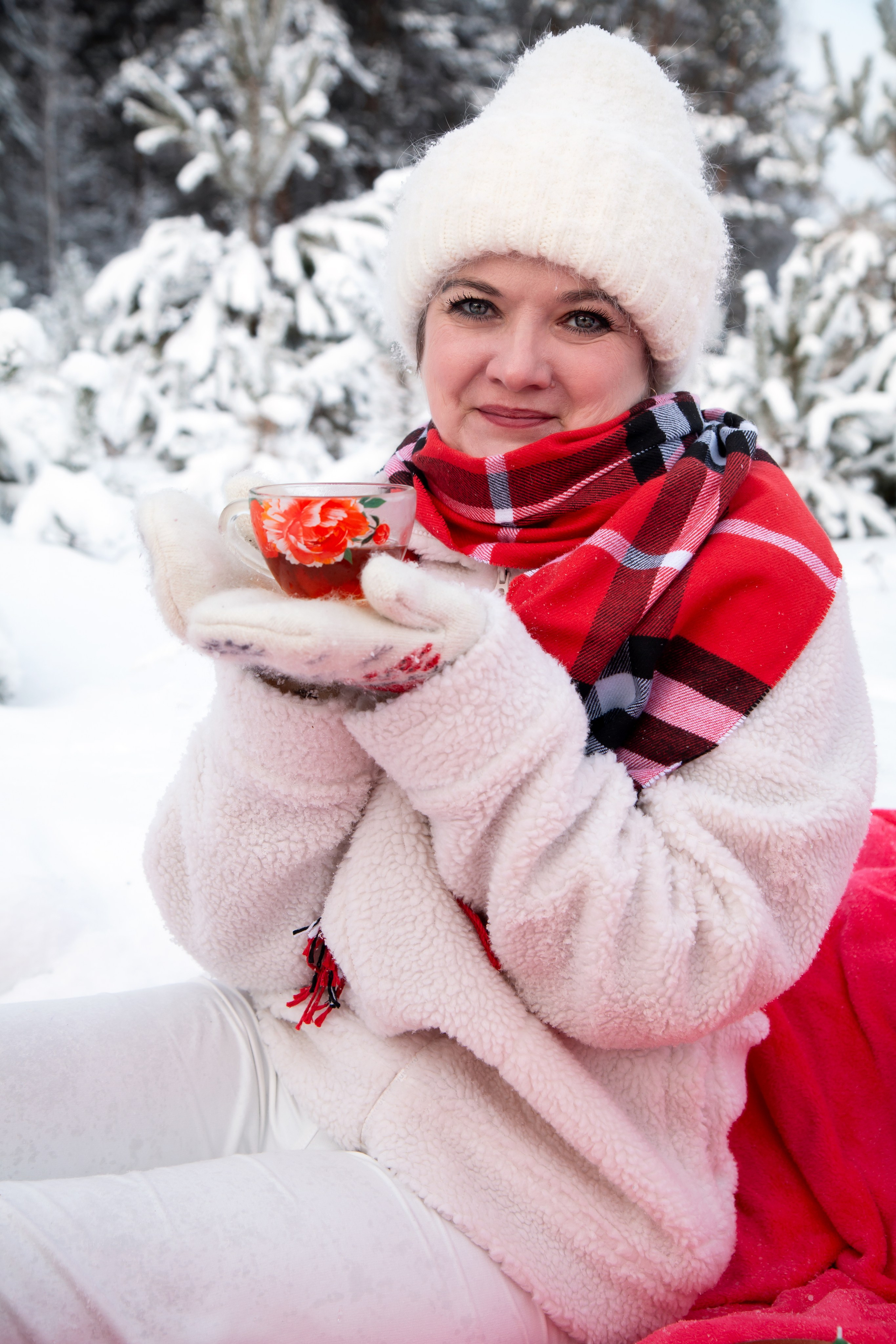 Юлия. В зимнем лесу. Фотограф в Шелехове, лучшие выпускные альбомы в Шелехове