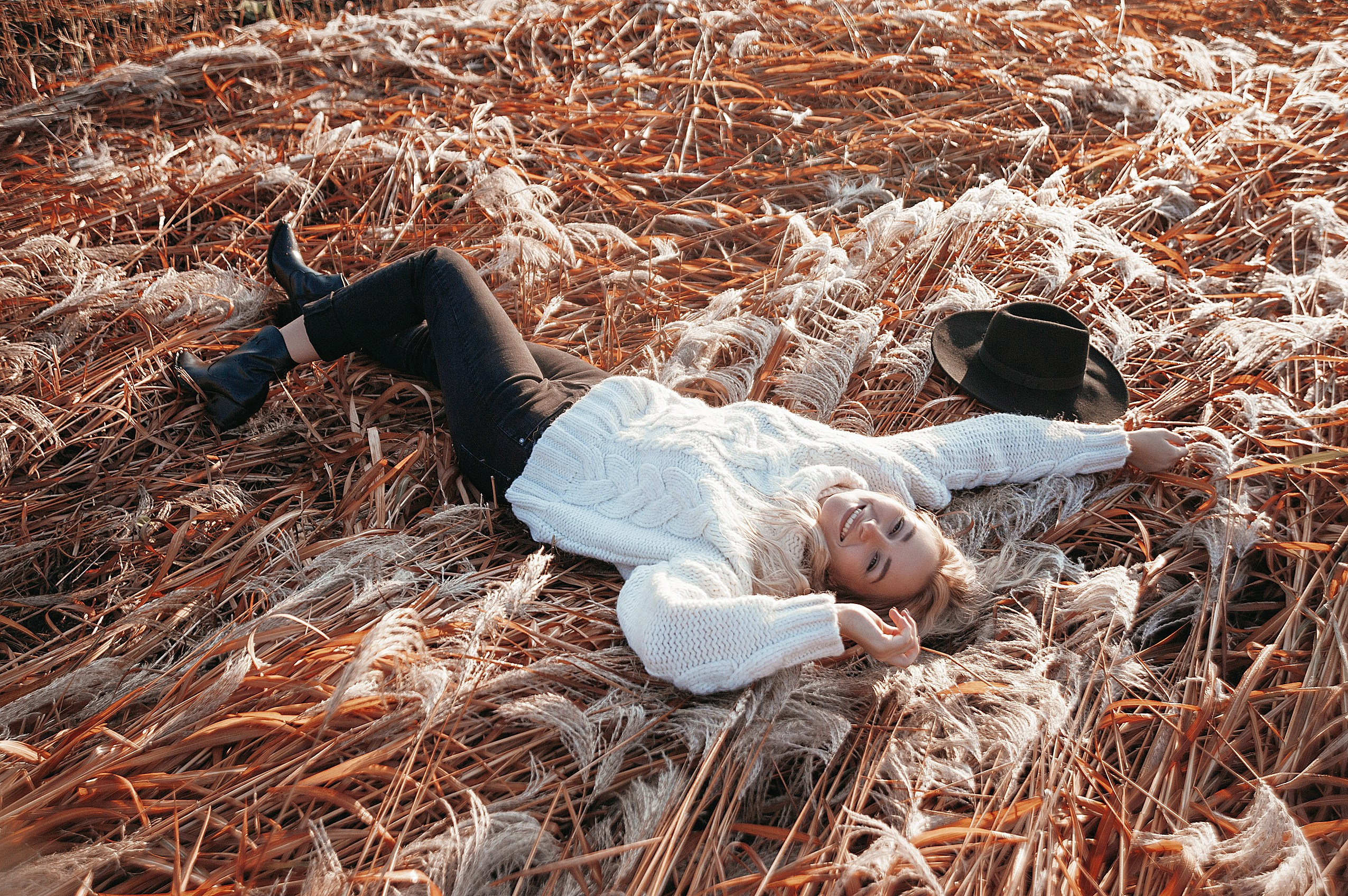 Фотосессия в поле. Портретный фотограф Дарья Едапина Новосибирск. Фотограф Дарья Едапина Новосибирск