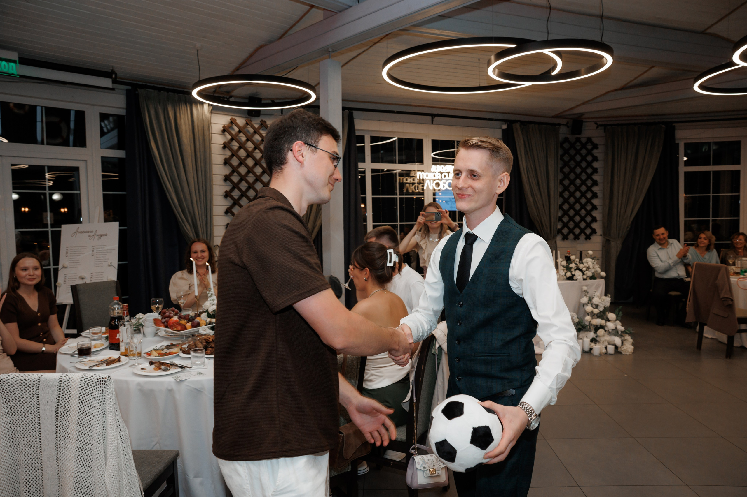 Регистрация в отеле Fish Point, ЗАГС Бутово, прогулка в Остафьево. Свадебный и репортажный фотограф (Москва, Королев и другие)