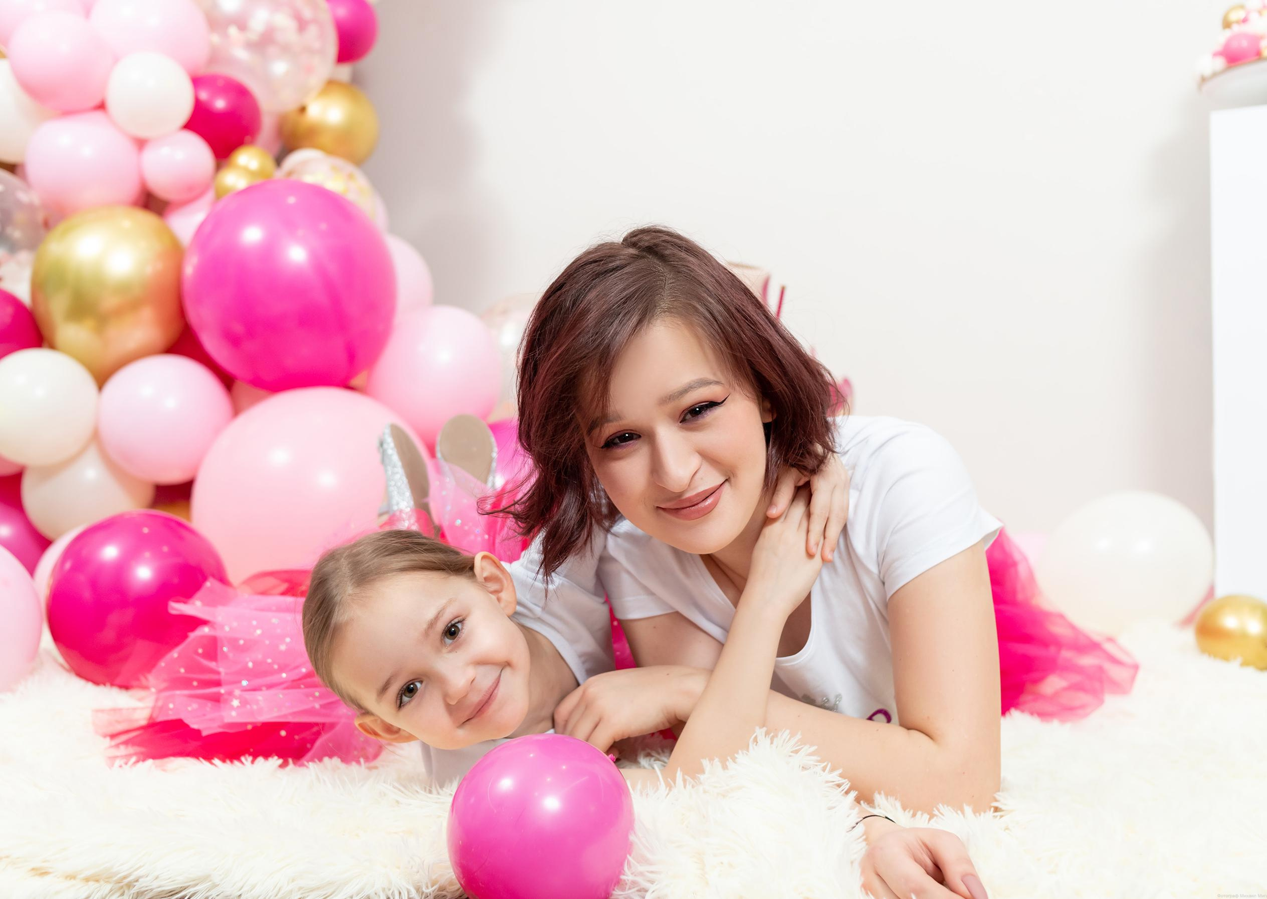 Крушение тортика дома. Выпускные альбомы Казань. Семейный и детский фотограф Михаил Мигачев