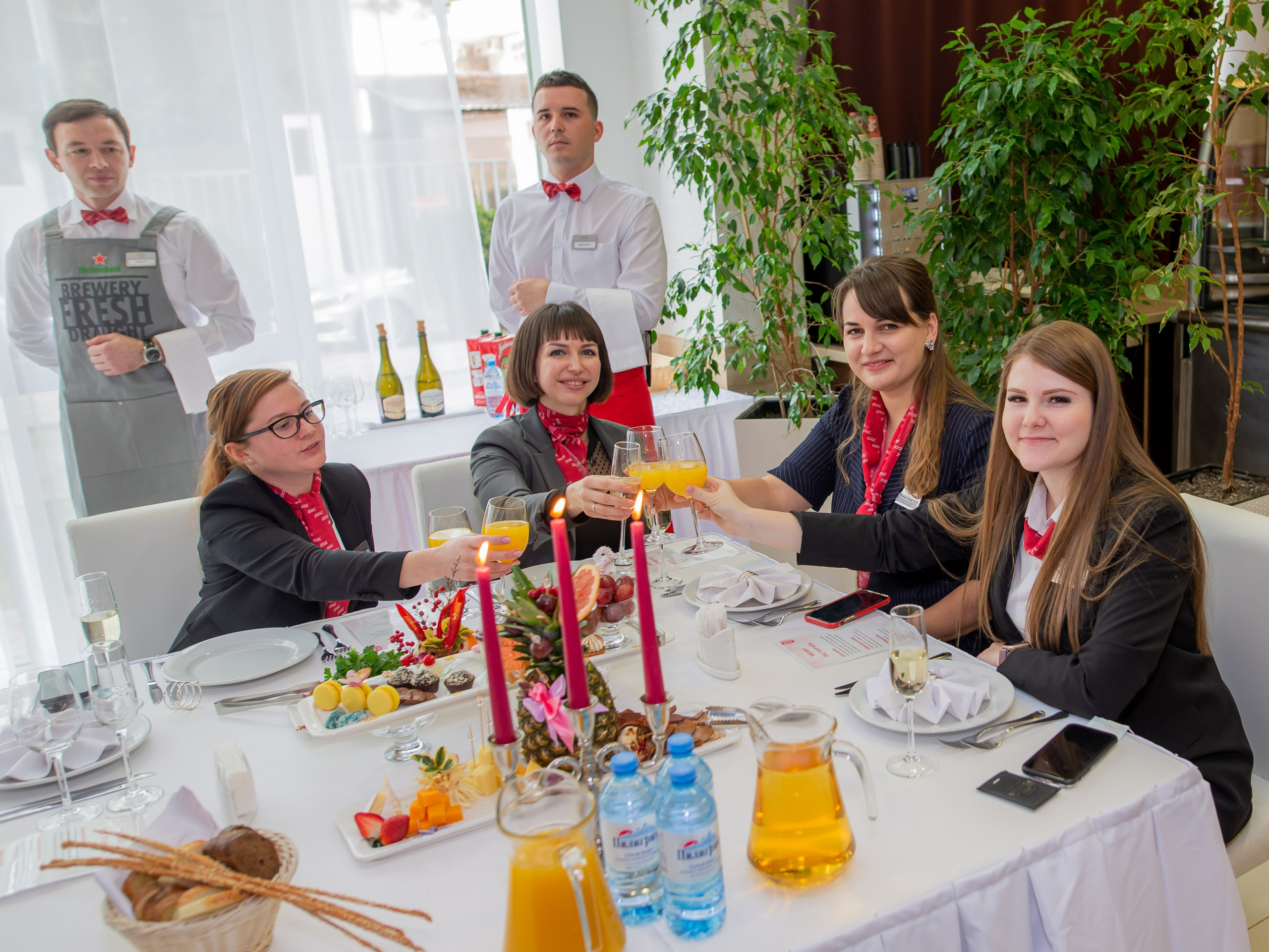 Bridge Resort. 8 марта. Поздравление от мужчин. Фотограф Сергей Катаев