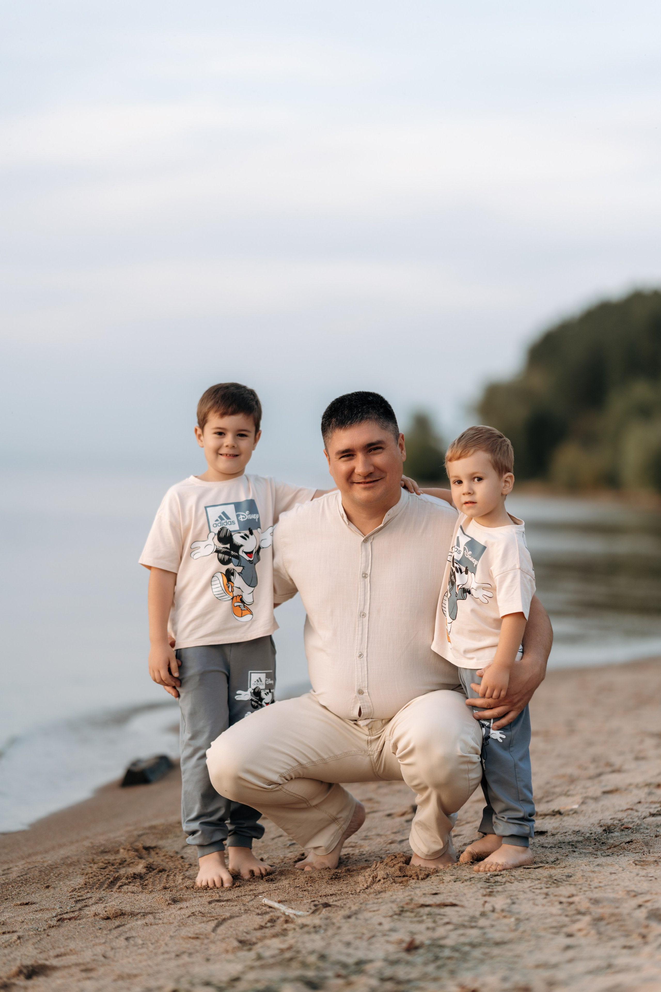 Юлия с семьей берег Волги. Семейный и свадебный фотограф в Ульяновске Арина Авдеева