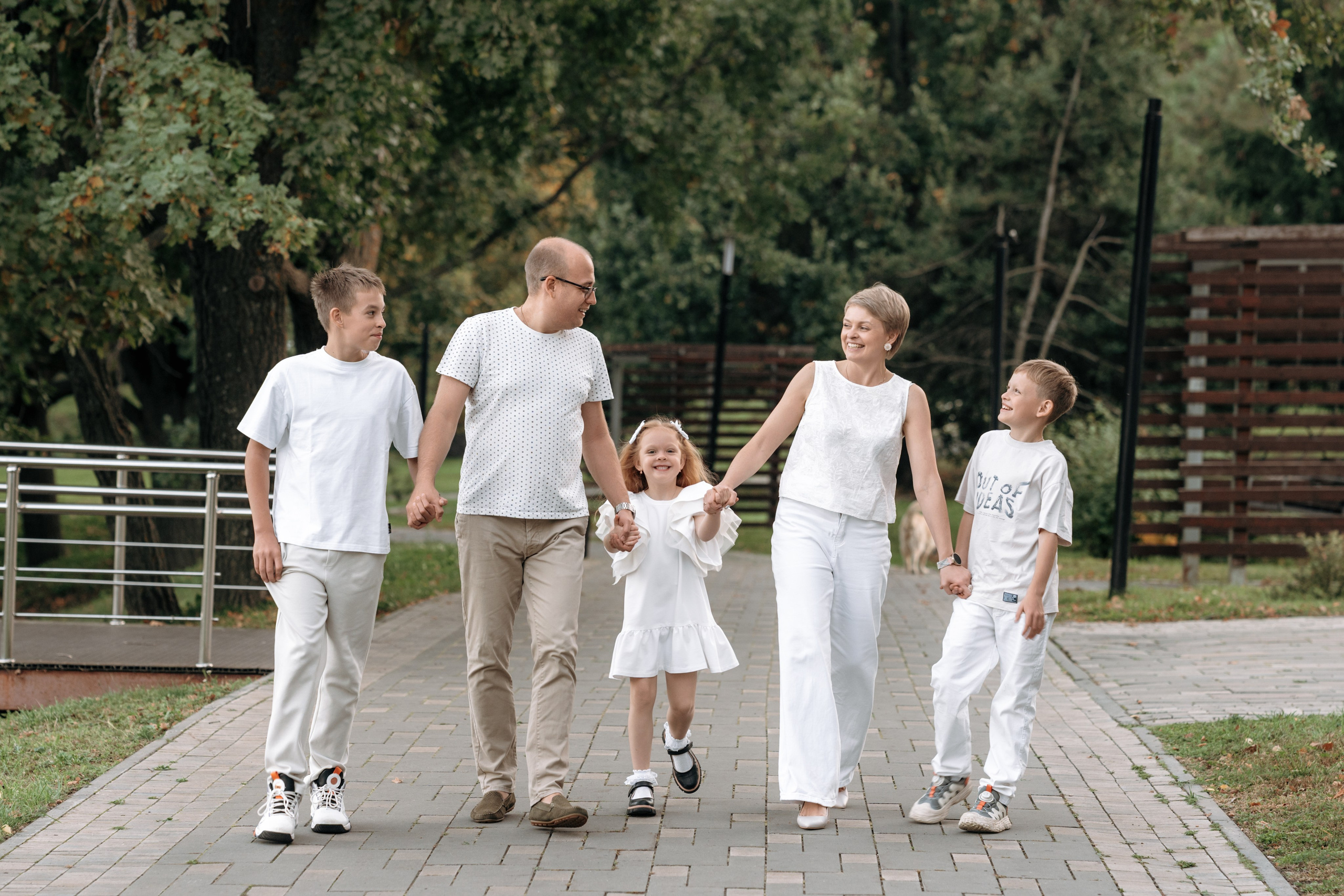 Семья в центре. Прогулочная. Семейный и свадебный фотограф в Ульяновске Арина Авдеева
